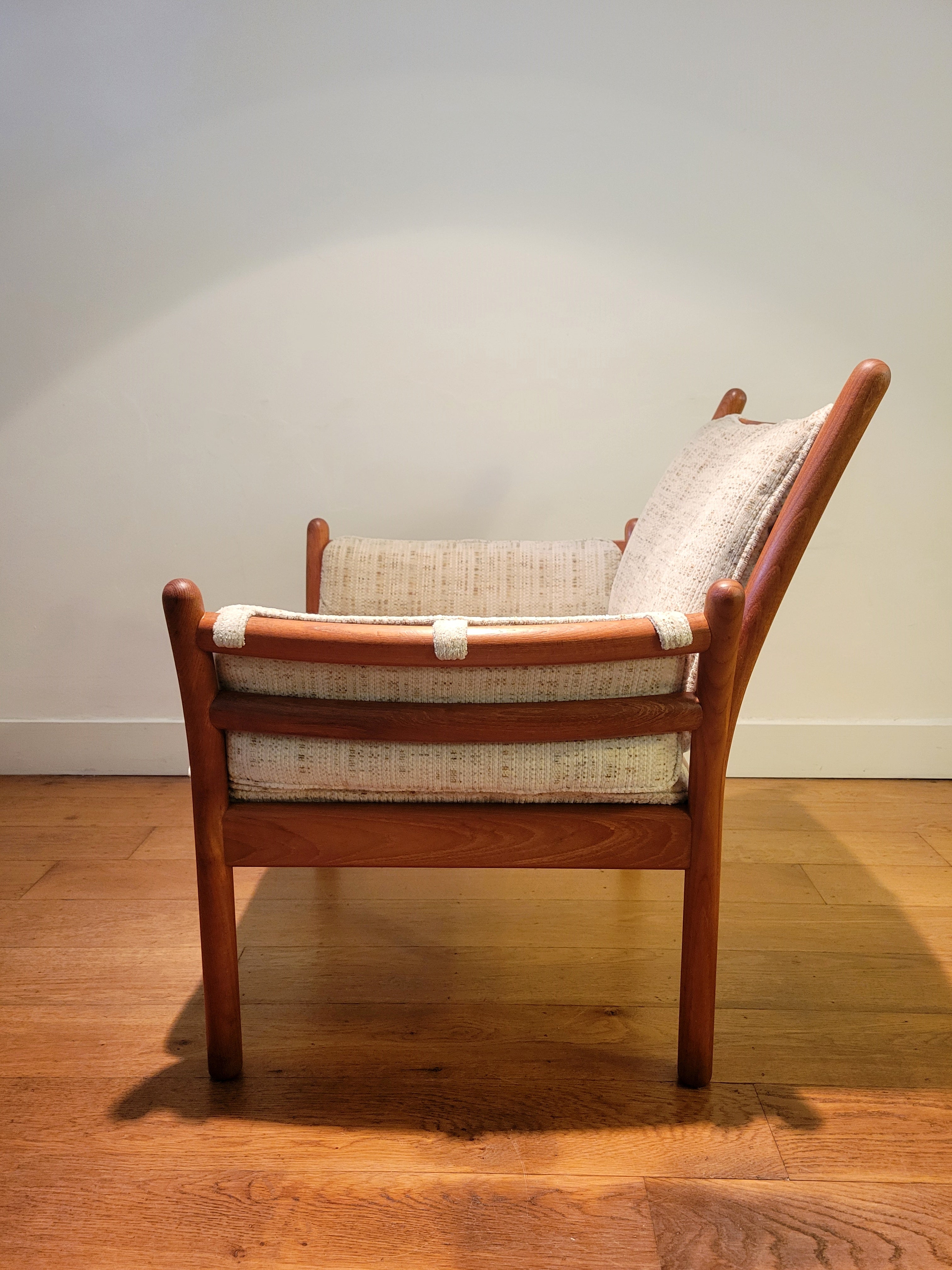 Set_of_2_Genius_easy_chairs_by_Illum_Wikkelsø_for_C.F.C._Silkeborg