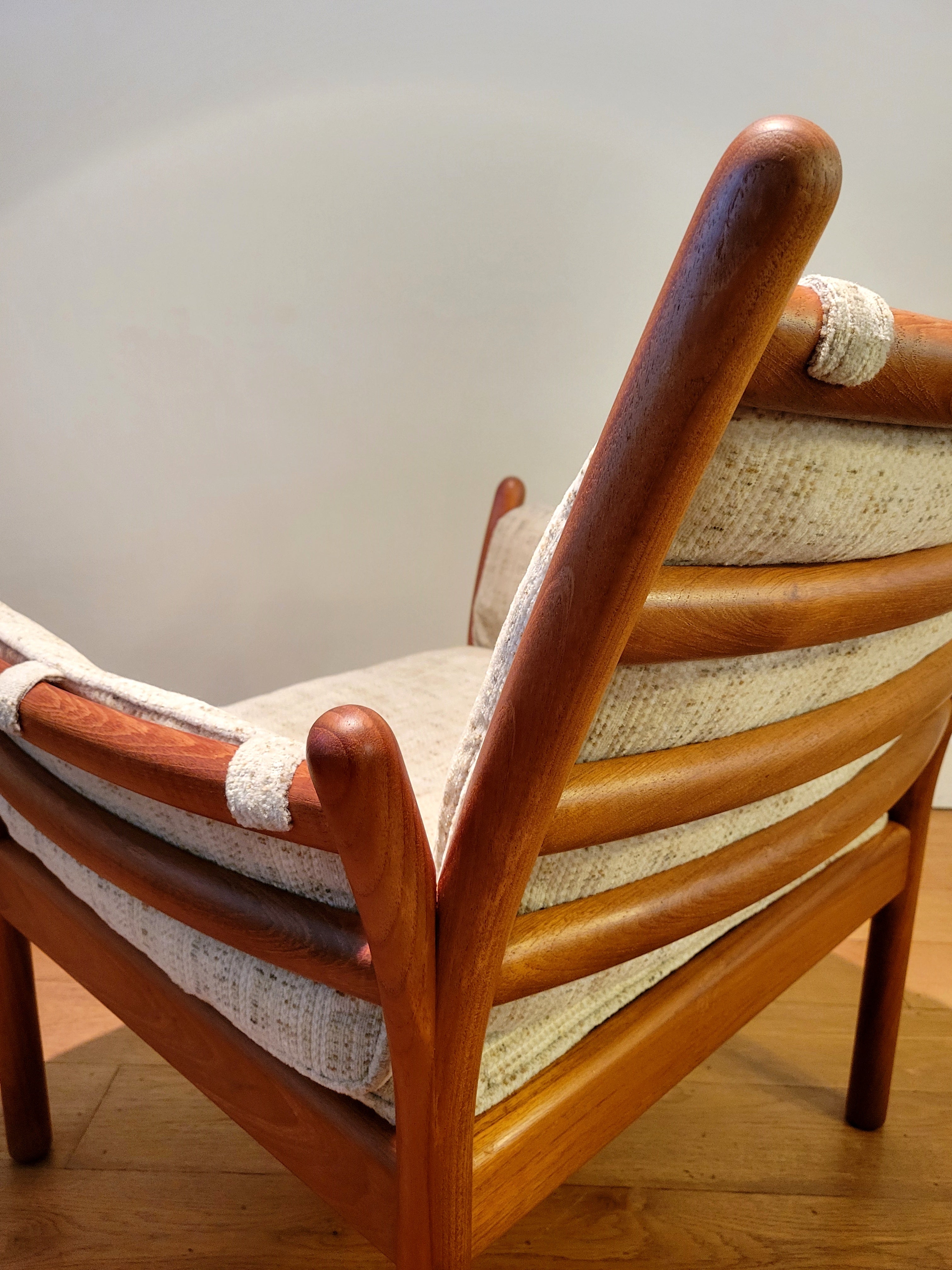 Set_of_2_Genius_easy_chairs_by_Illum_Wikkelsø_for_C.F.C._Silkeborg