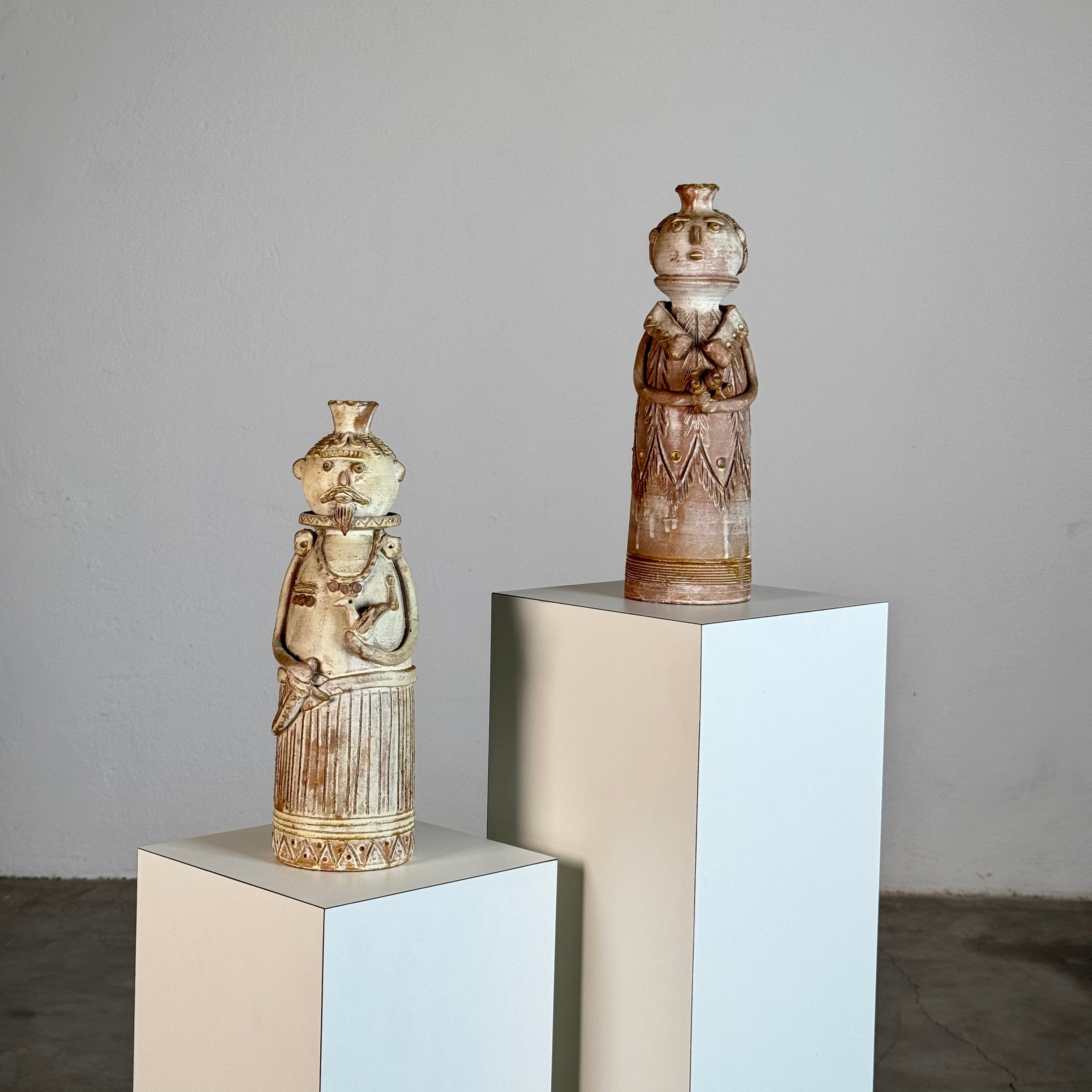Set_of_2_Terracotta_Figurative_Sculptures_by_Saverio_Farci,_Sardinia,_Italy
