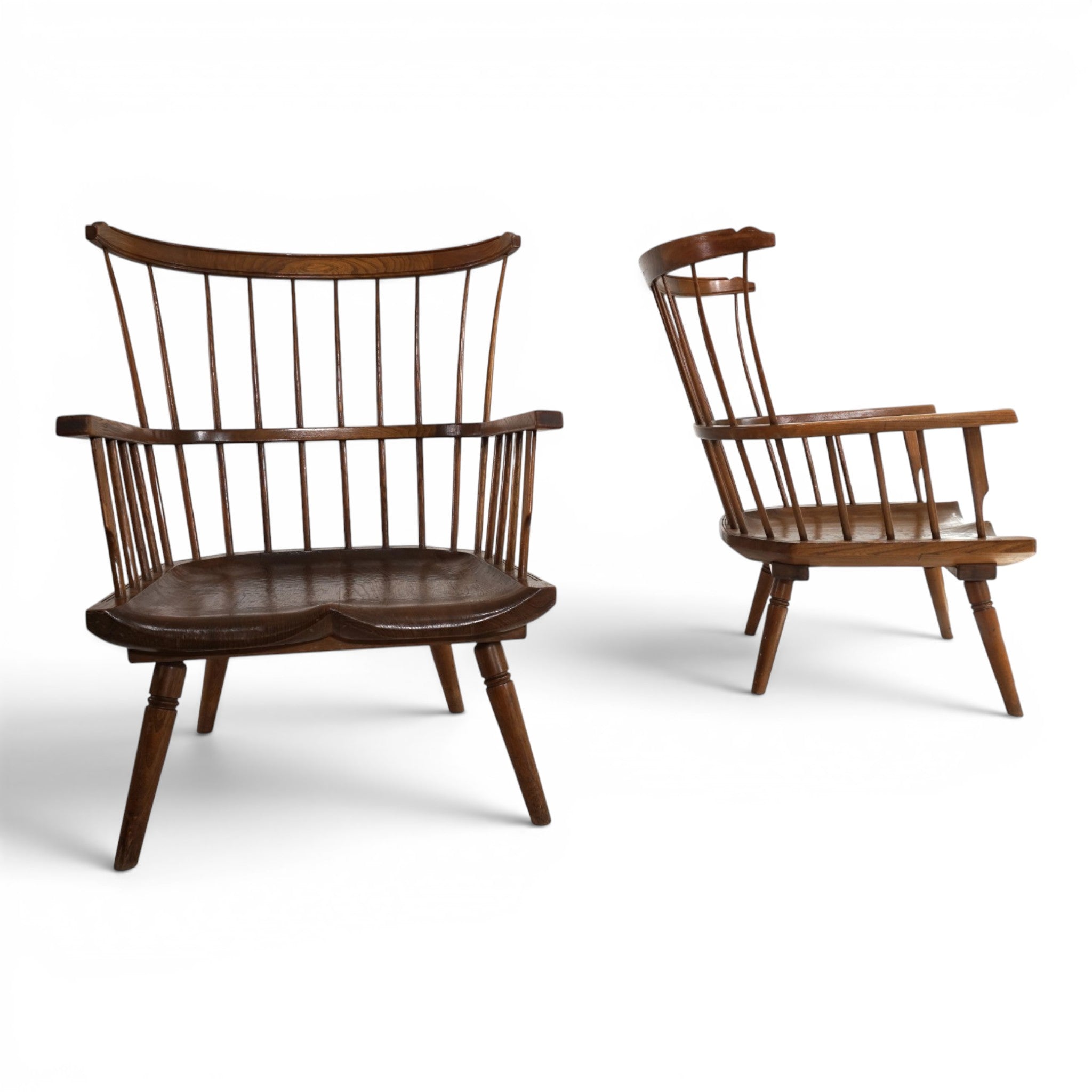 Set_of_2_Handcrafted_English_Windsor_Lounge_Chairs,_High_Wycombe,_1960s