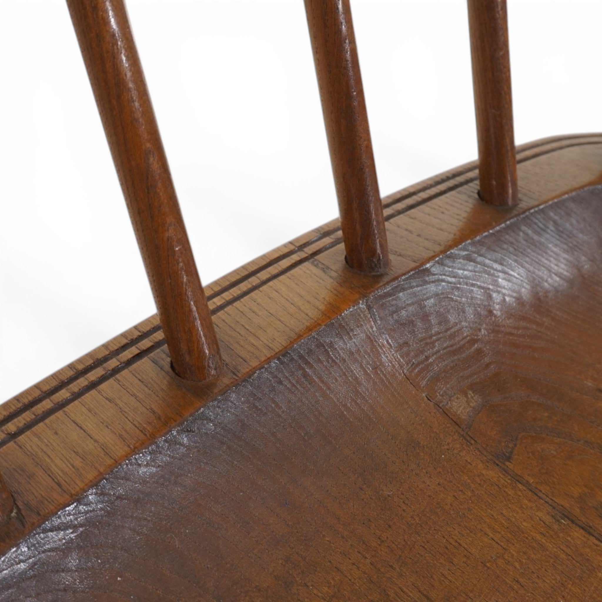 Set_of_2_Handcrafted_English_Windsor_Lounge_Chairs,_High_Wycombe,_1960s