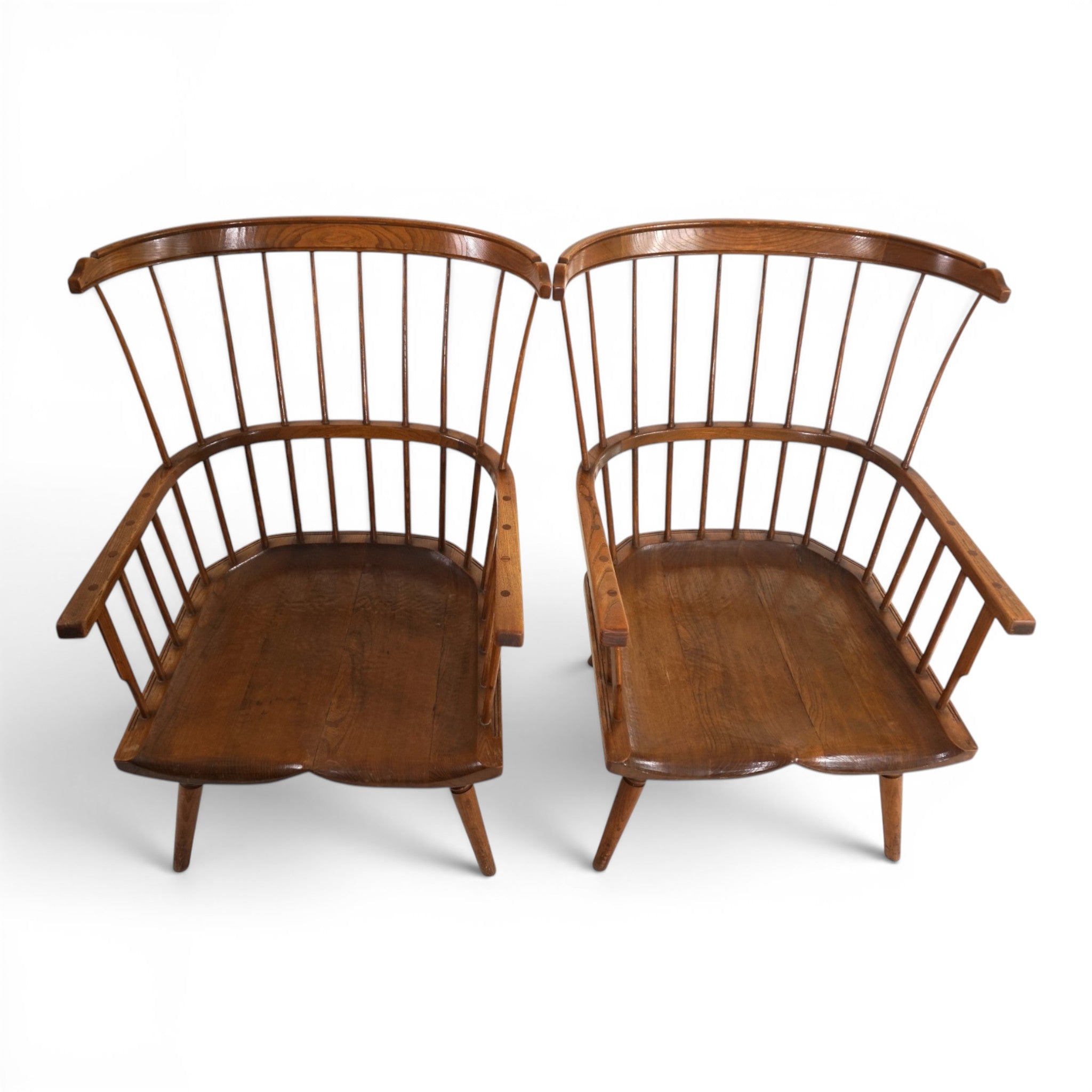 Set_of_2_Handcrafted_English_Windsor_Lounge_Chairs,_High_Wycombe,_1960s