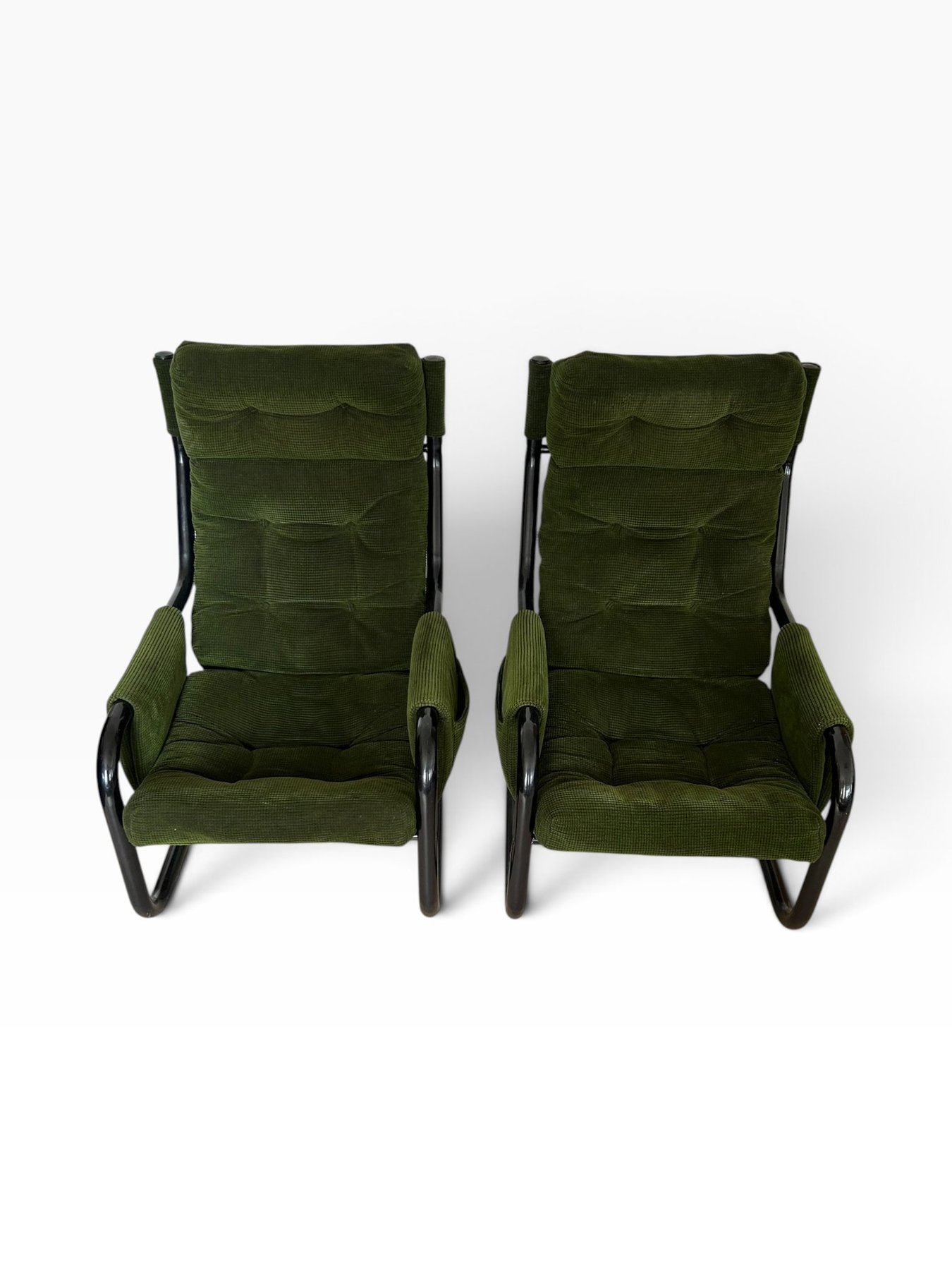 Set_of_2_Holy_armchairs_in_chenille,_production_by_1P_(Uno_Pi)_designed_by_Diego_Mattu,_1970_Italy