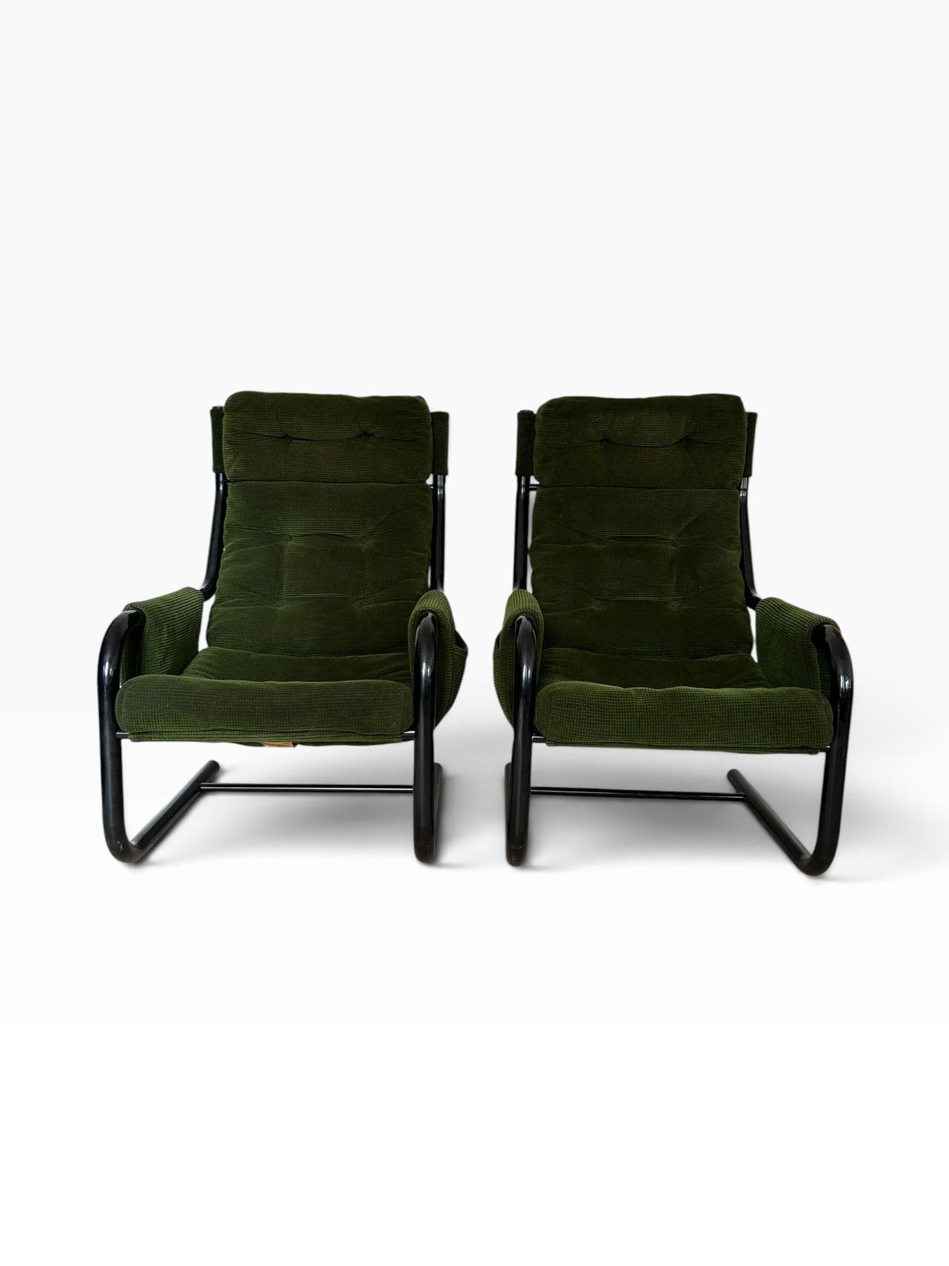 Set_of_2_Holy_armchairs_in_chenille,_production_by_1P_(Uno_Pi)_designed_by_Diego_Mattu,_1970_Italy