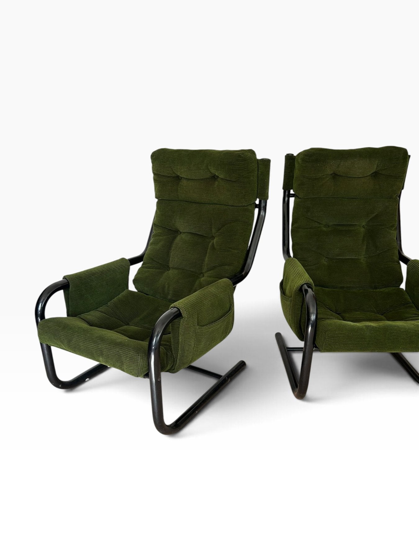 Set_of_2_Holy_armchairs_in_chenille,_production_by_1P_(Uno_Pi)_designed_by_Diego_Mattu,_1970_Italy