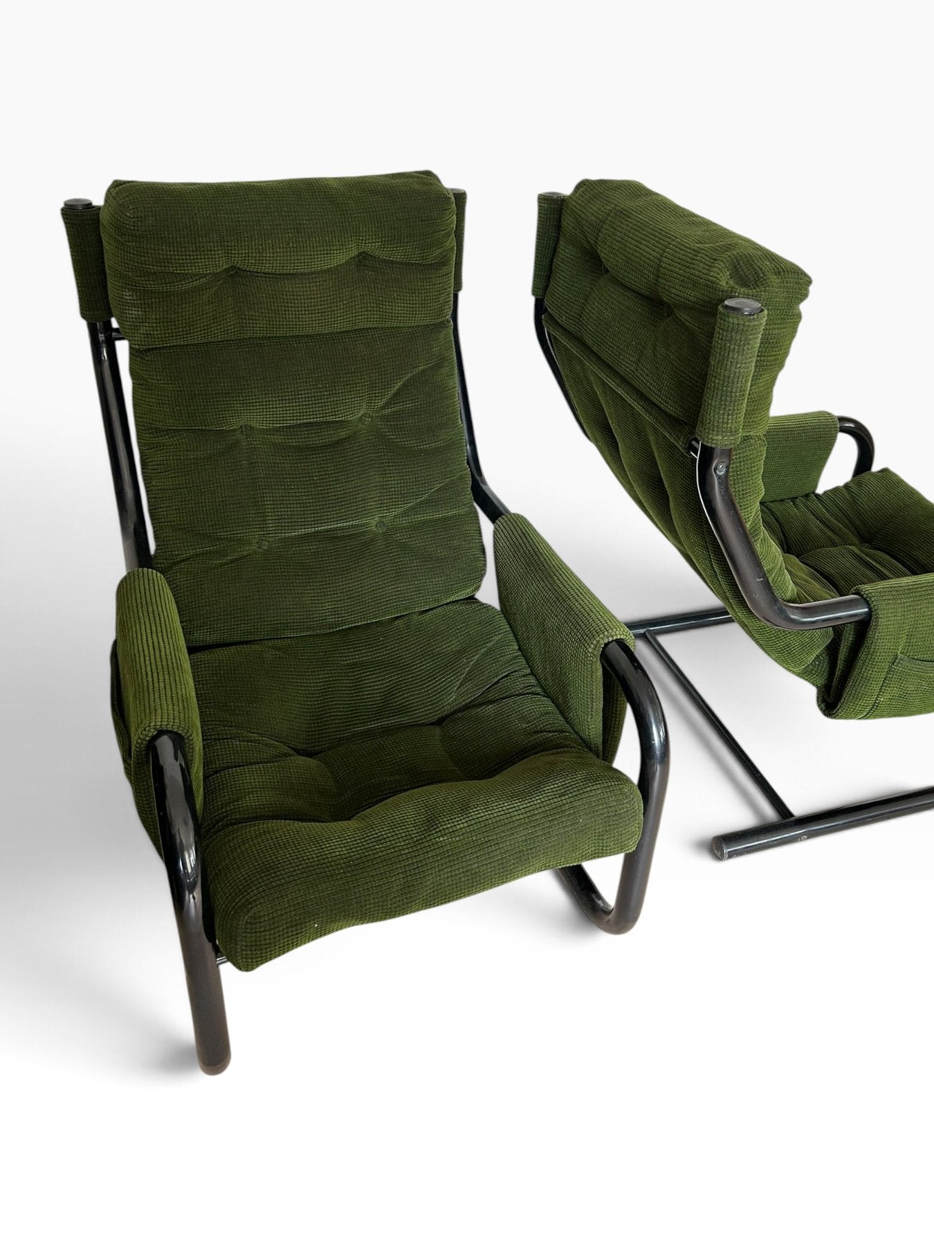 Set_of_2_Holy_armchairs_in_chenille,_production_by_1P_(Uno_Pi)_designed_by_Diego_Mattu,_1970_Italy