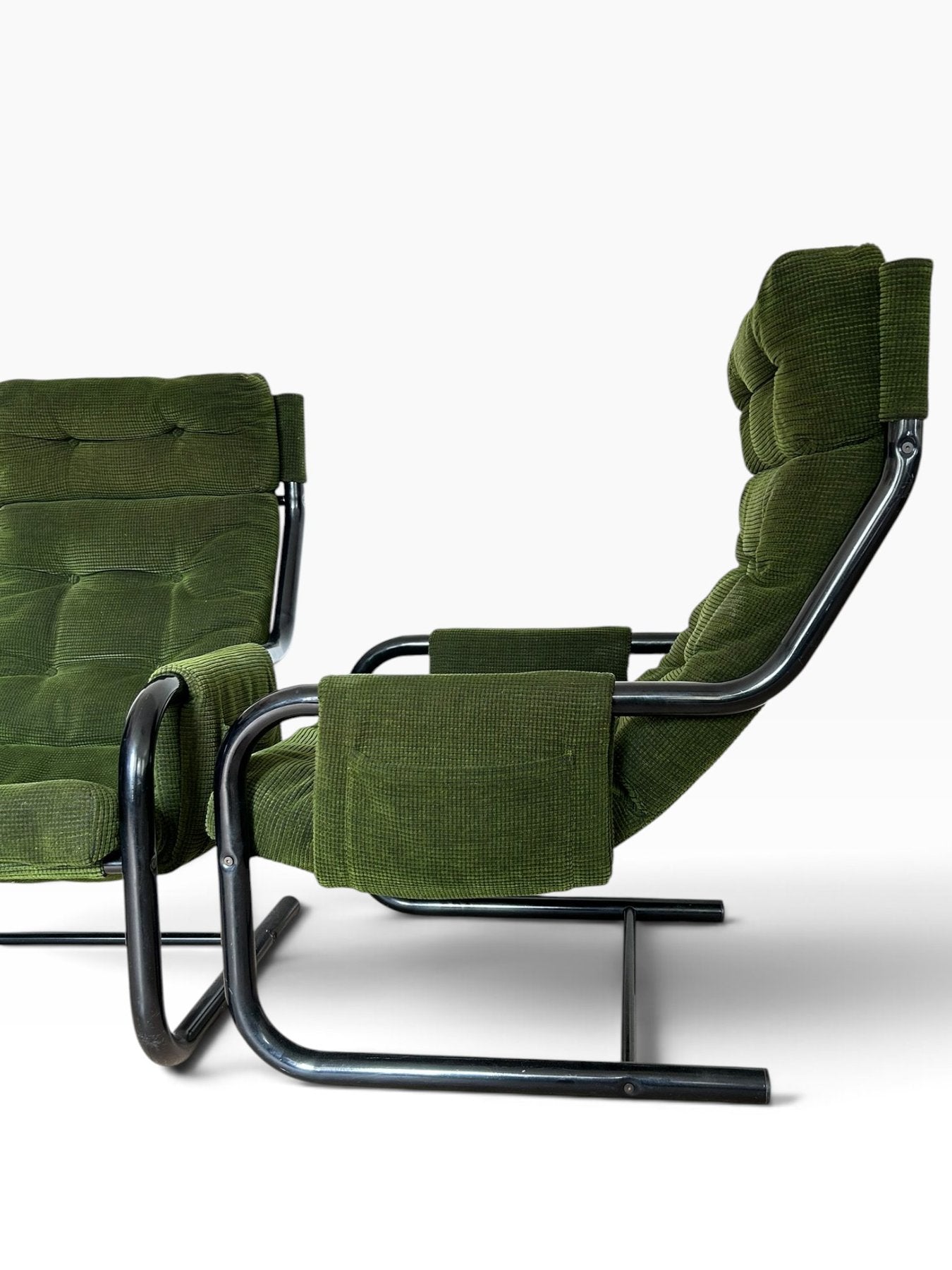 Set_of_2_Holy_armchairs_in_chenille,_production_by_1P_(Uno_Pi)_designed_by_Diego_Mattu,_1970_Italy