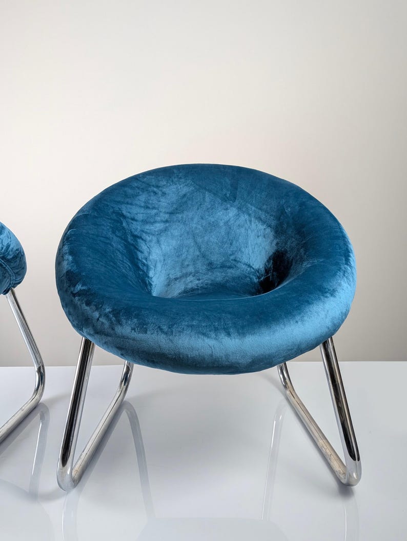 Set_of_2_Italian_Armchairs_in_Chromed_Metal_and_Blue_Velvet,_1970s