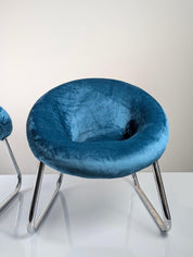 Set_of_2_Italian_Armchairs_in_Chromed_Metal_and_Blue_Velvet,_1970s