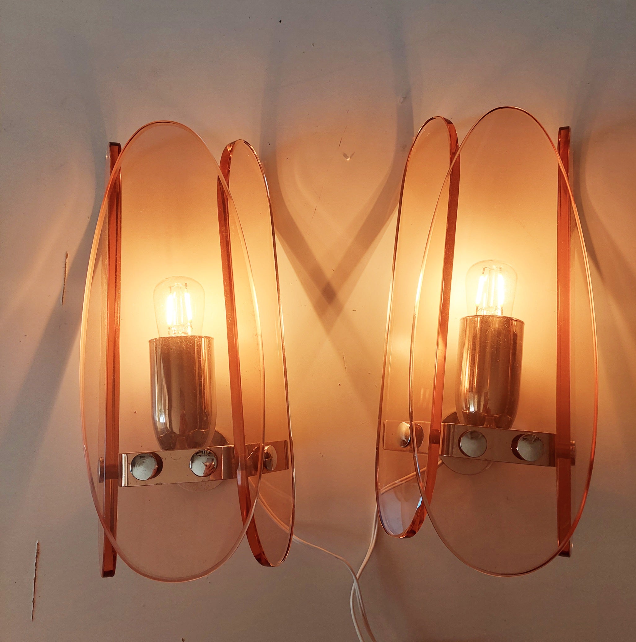 Set_of_2_1970s_VECA_Pink_Crystal_Glass_and_Chrome_Wall_Lights,_Italy