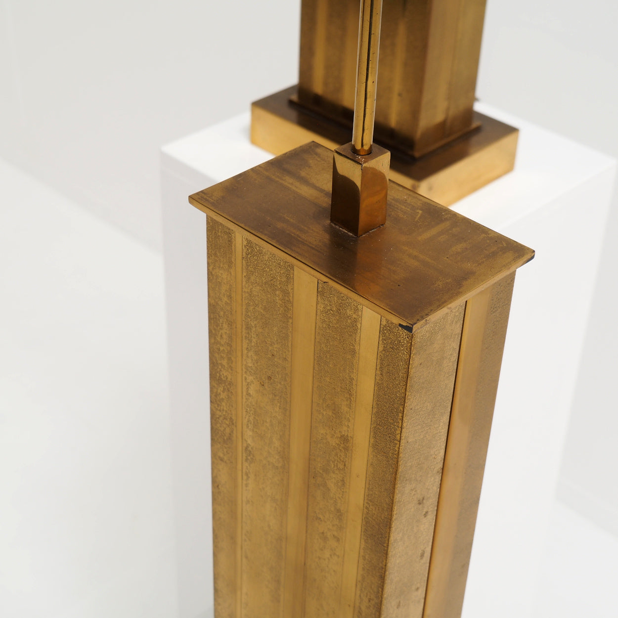 Set_of_2_Large_Willy_Daro_Table_Lamps_in_Brass_with_Canvas_Shades,_Belgium,_1970s