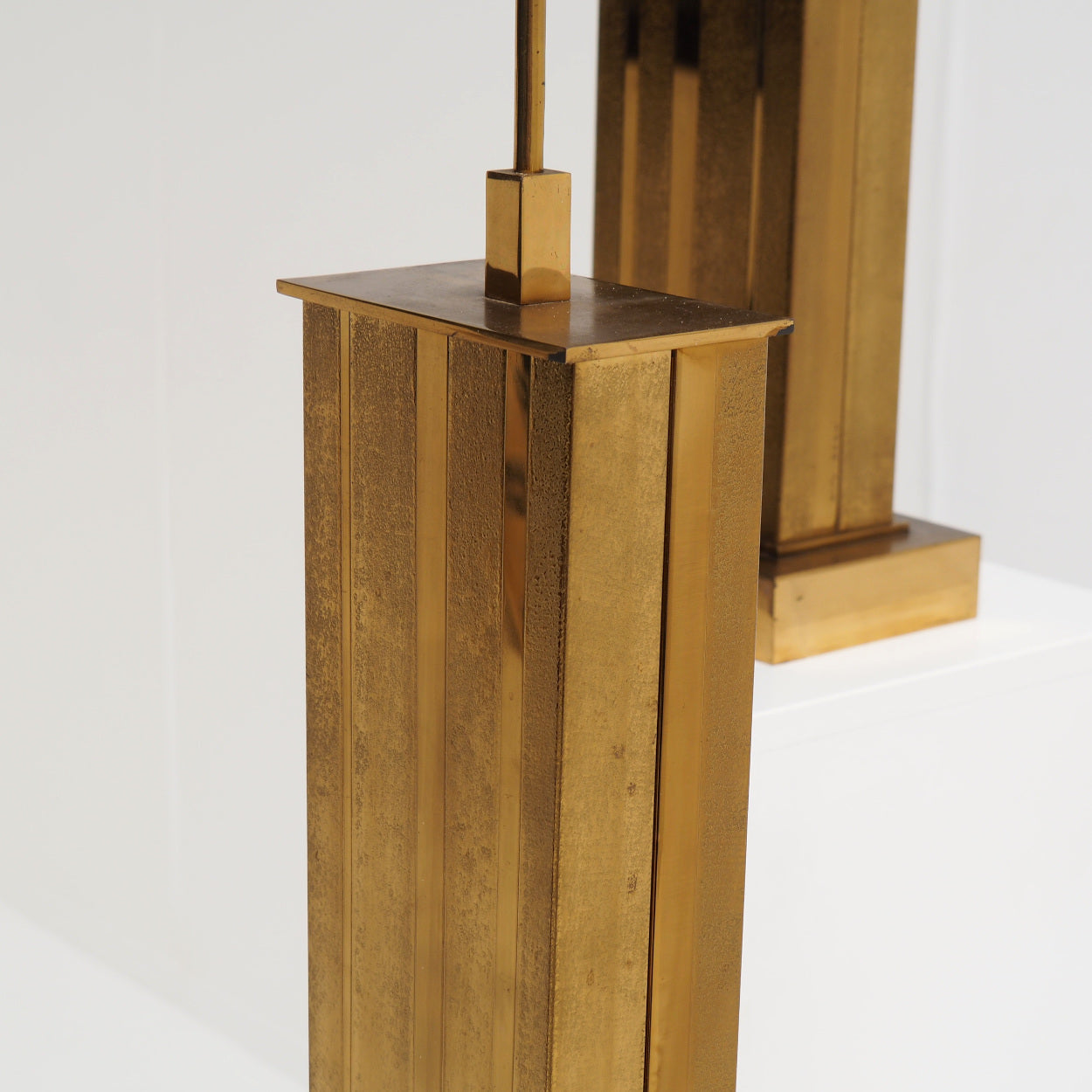 Set_of_2_Large_Willy_Daro_Table_Lamps_in_Brass_with_Canvas_Shades,_Belgium,_1970s