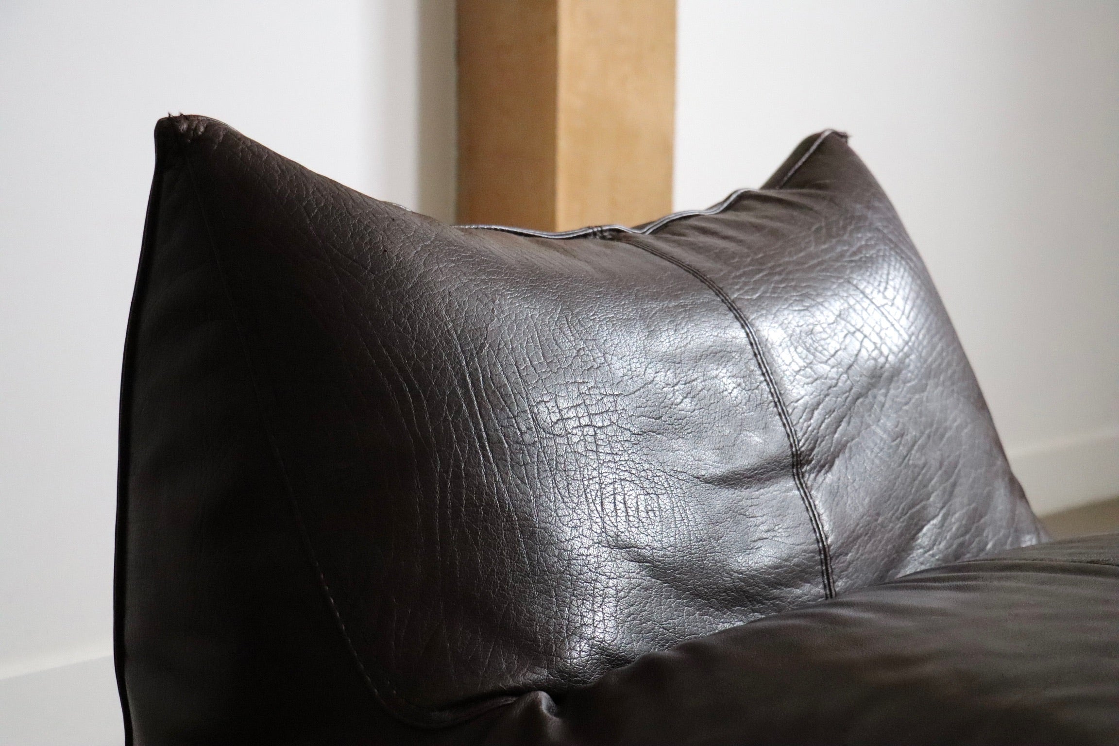 Set_of_2_Le_Bambole_Lounge_chairs_in_buffalo_leather_By_Mario_Bellini_For_B&B_Italia,_1970s