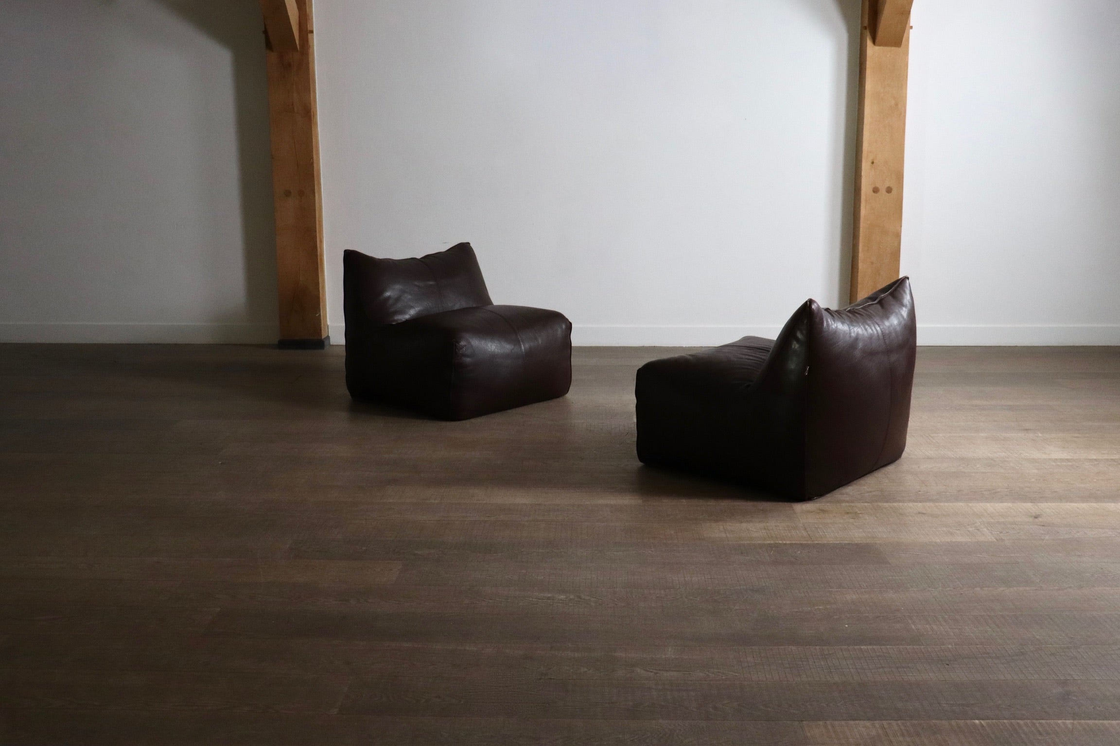 Set_of_2_Le_Bambole_Lounge_chairs_in_buffalo_leather_By_Mario_Bellini_For_B&B_Italia,_1970s