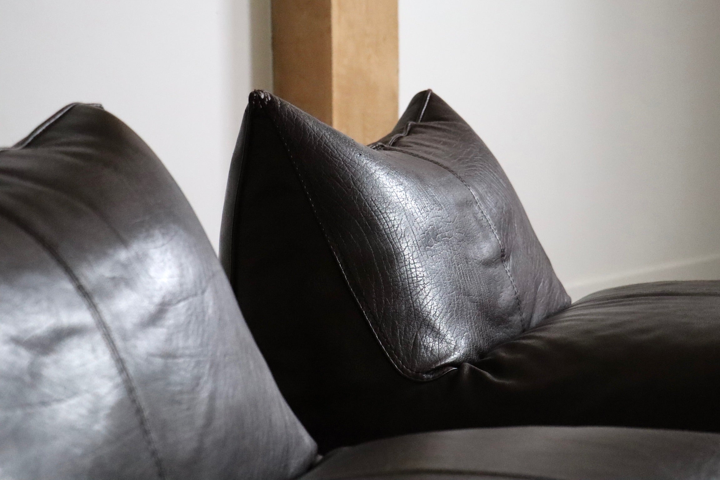 Set_of_2_Le_Bambole_Lounge_chairs_in_buffalo_leather_By_Mario_Bellini_For_B&B_Italia,_1970s