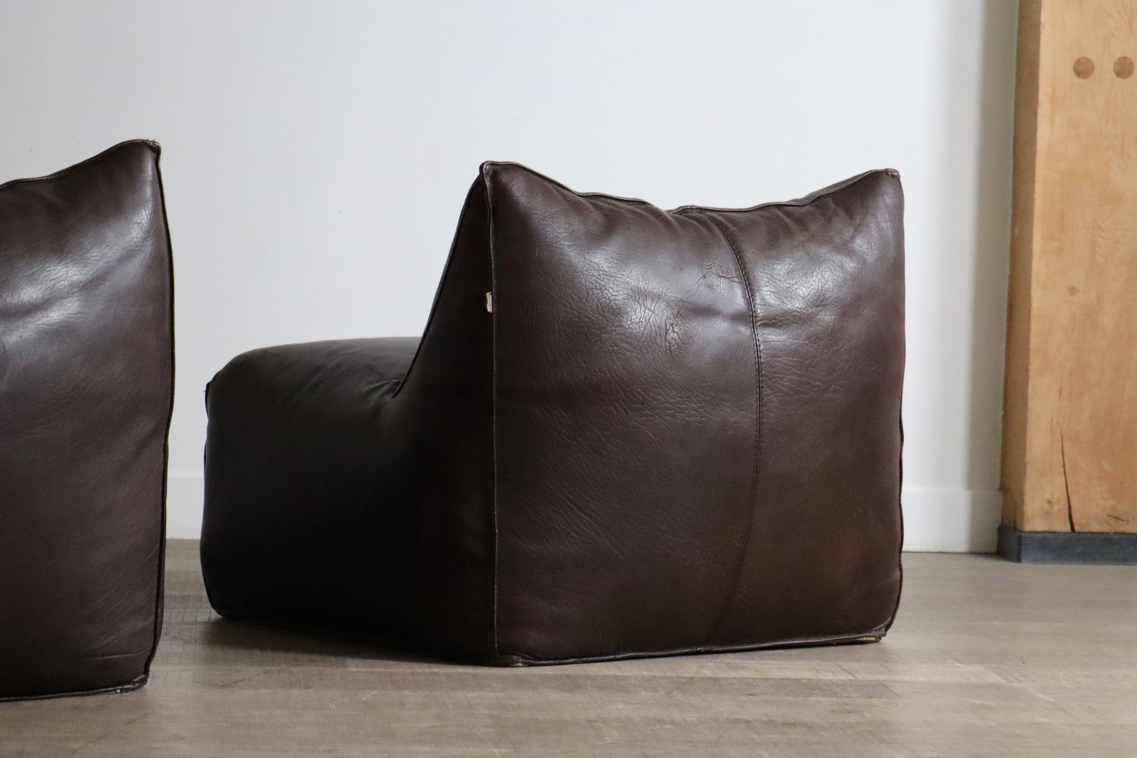 Set_of_2_Le_Bambole_Lounge_chairs_in_buffalo_leather_By_Mario_Bellini_For_B&B_Italia,_1970s