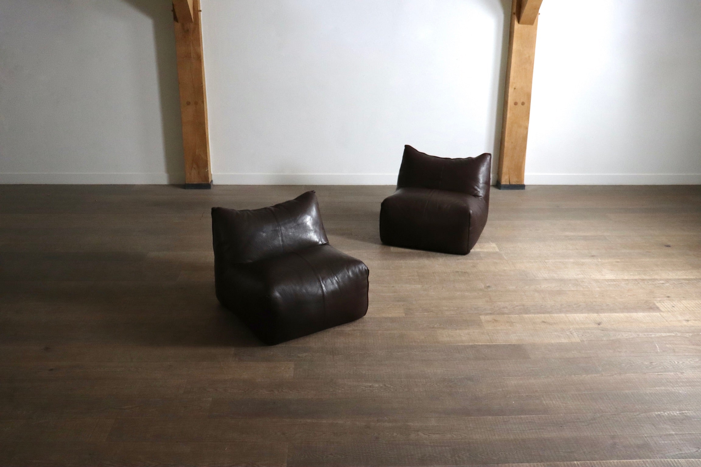 Set_of_2_Le_Bambole_Lounge_chairs_in_buffalo_leather_By_Mario_Bellini_For_B&B_Italia,_1970s