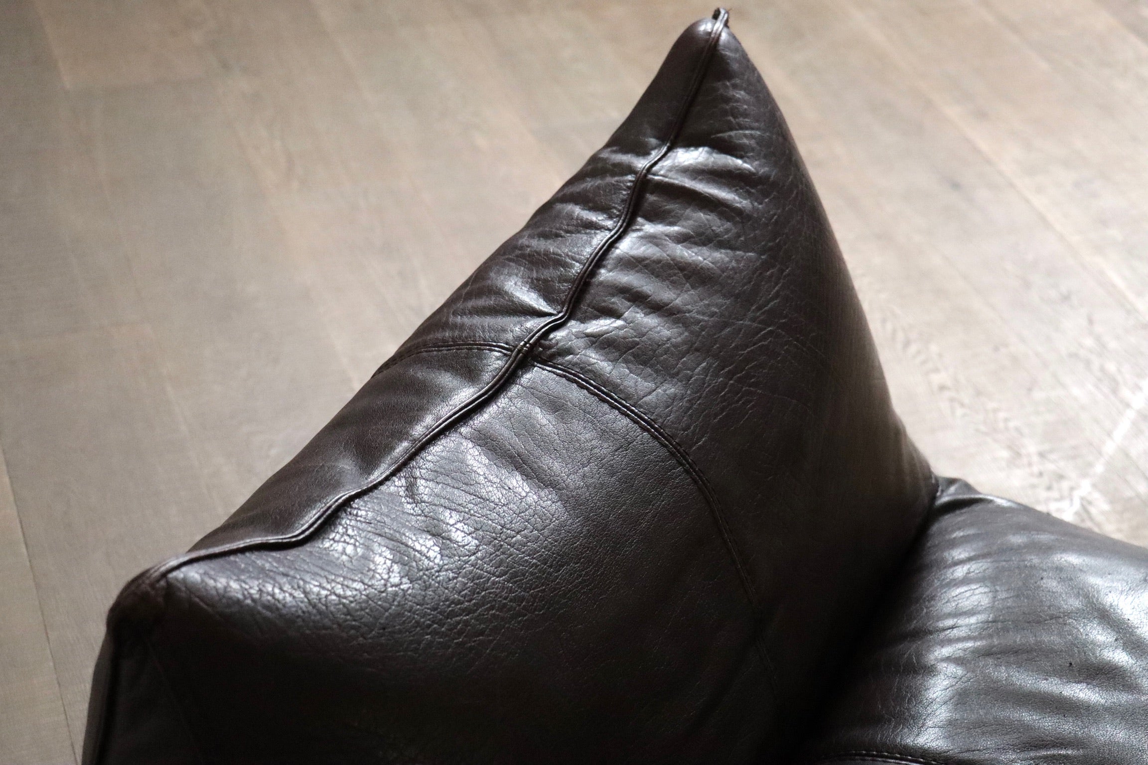 Set_of_2_Le_Bambole_Lounge_chairs_in_buffalo_leather_By_Mario_Bellini_For_B&B_Italia,_1970s