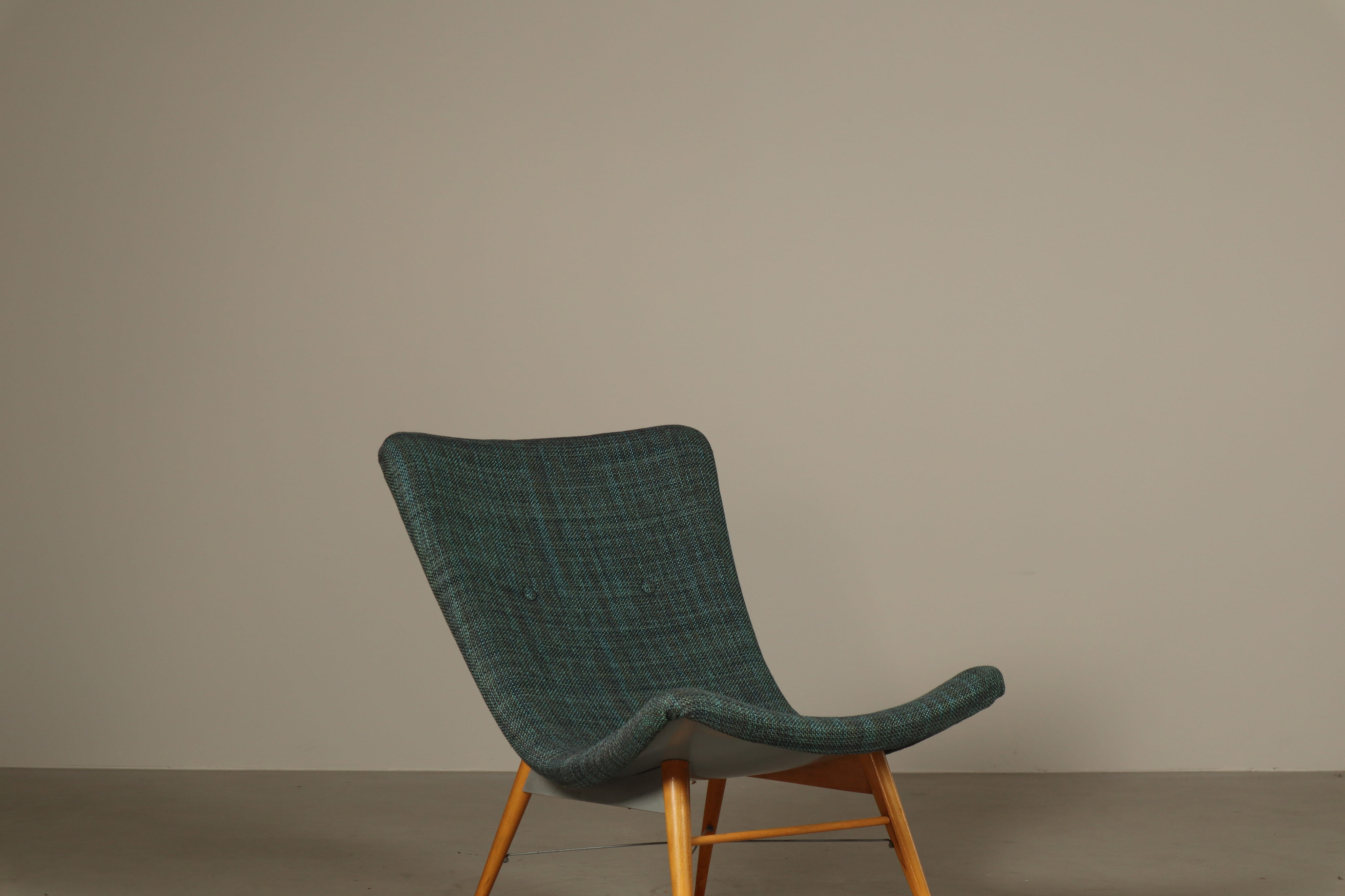 Set_of_2_Miroslav_Navrátil_TV_Lounge_Chairs_for_Český_Nábytek_in_Fiberglass,_Czechoslovakia,_circa_1959