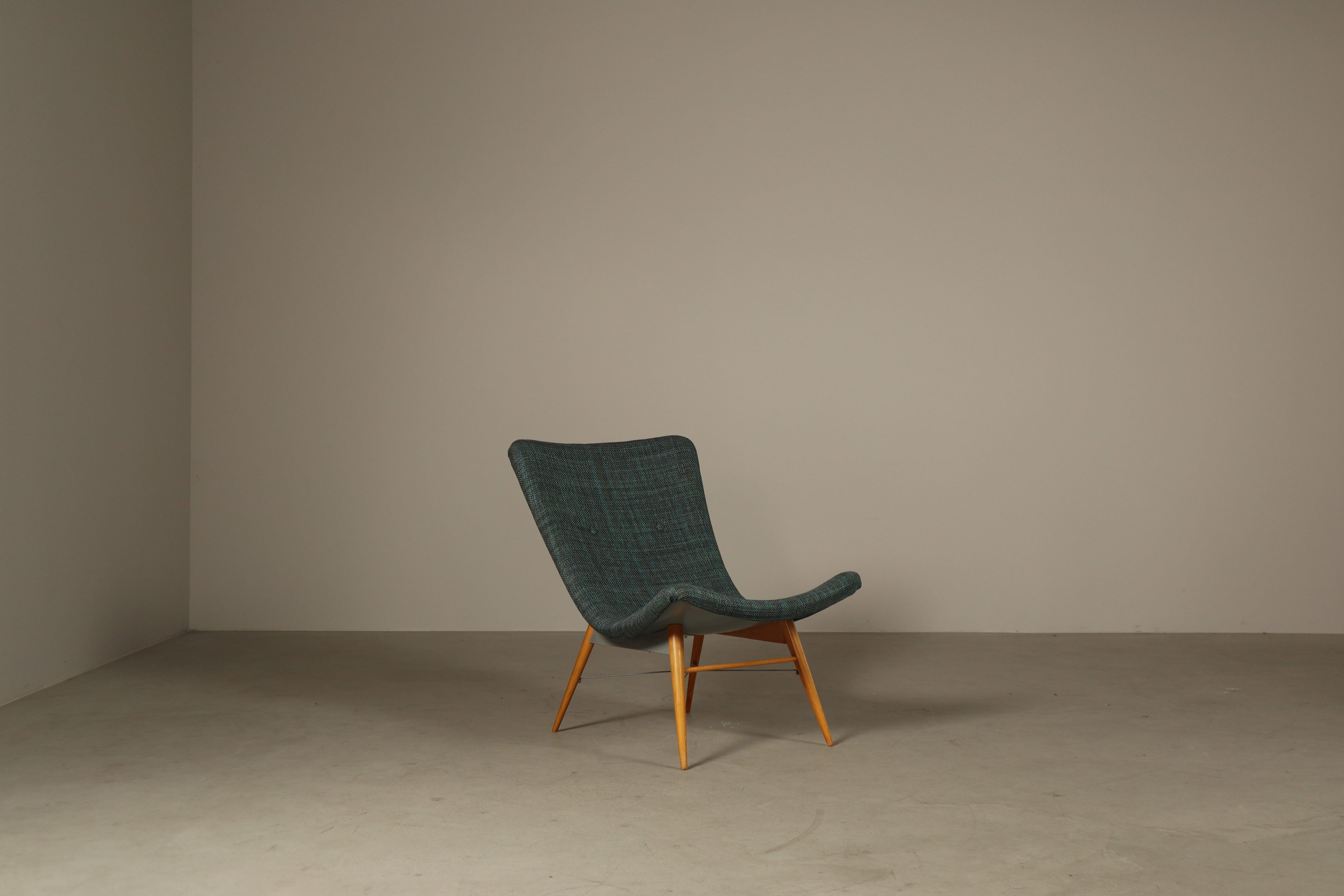 Set_of_2_Miroslav_Navrátil_TV_Lounge_Chairs_for_Český_Nábytek_in_Fiberglass,_Czechoslovakia,_circa_1959