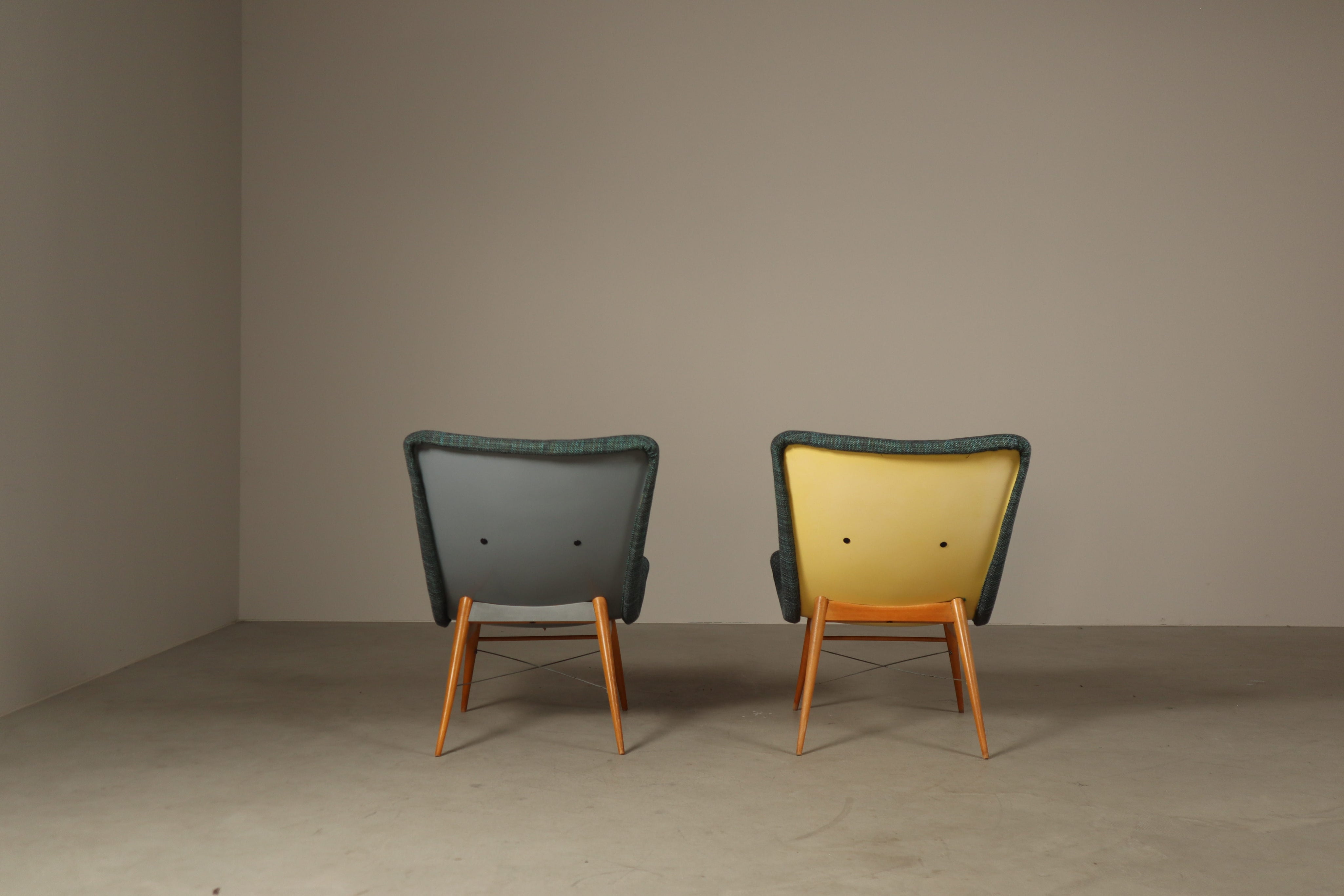 Set_of_2_Miroslav_Navrátil_TV_Lounge_Chairs_for_Český_Nábytek_in_Fiberglass,_Czechoslovakia,_circa_1959