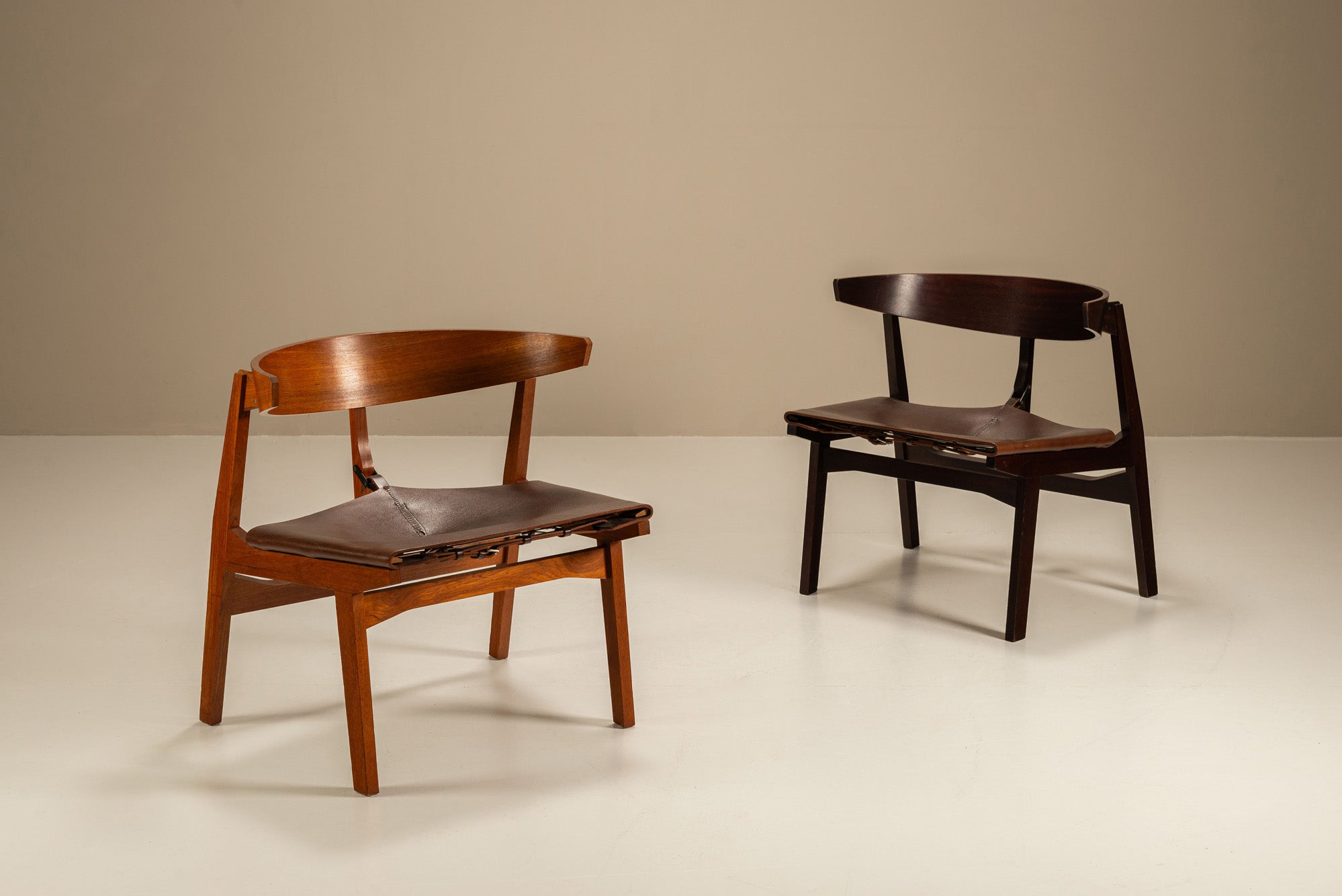 Set_of_2_Lounge_Chairs_Mod_8102,_Giuseppe_Zammerini_For_MIM_Roma,_Wood_&_Leather,_1960s,_Italy