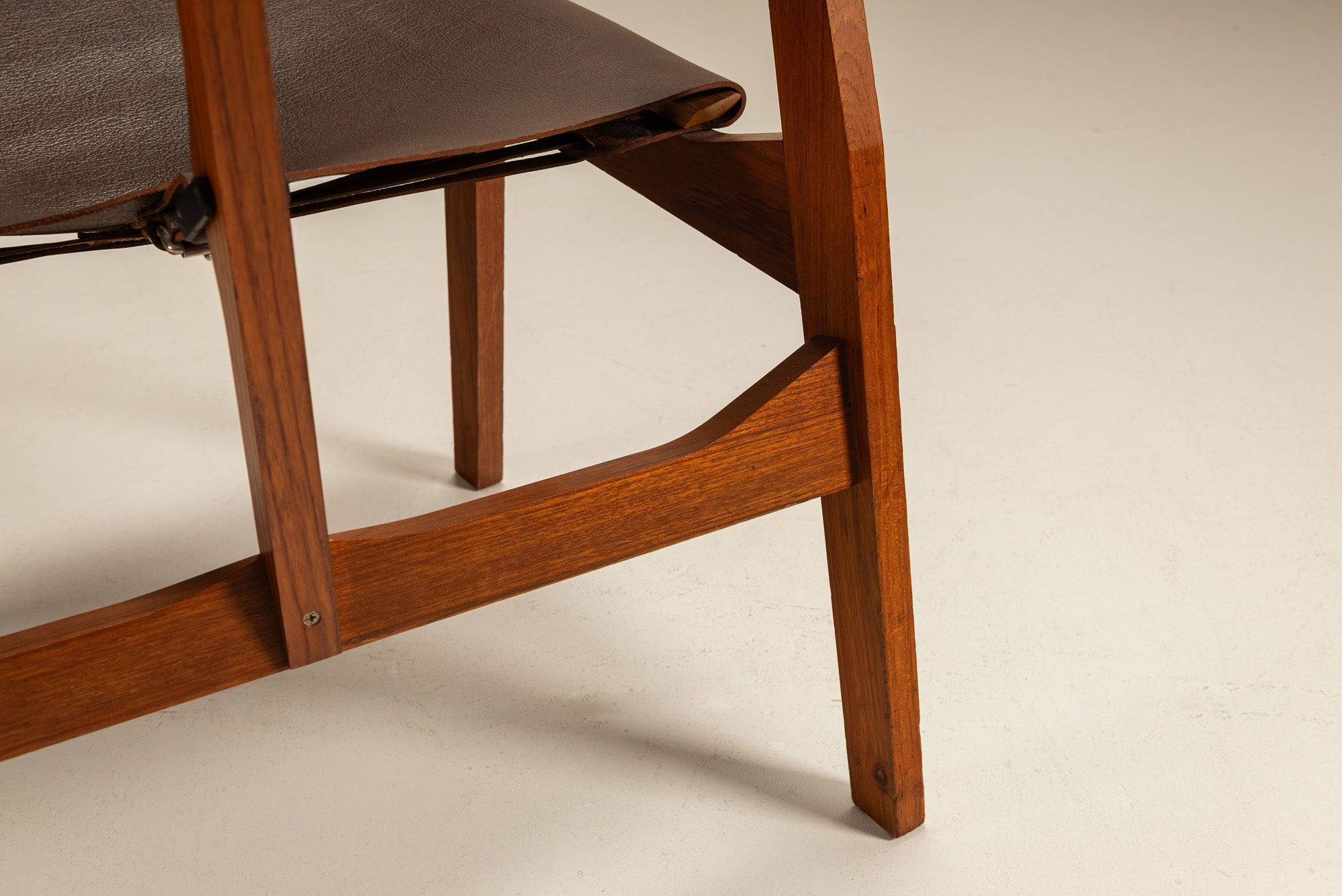 Set_of_2_Lounge_Chairs_Mod_8102,_Giuseppe_Zammerini_For_MIM_Roma,_Wood_&_Leather,_1960s,_Italy