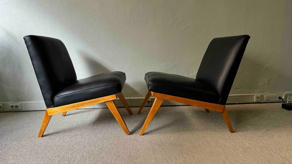 Pair_of_Low_Chair_in_the_style_of_Jens_Risom_Slipper_Chair._1950's
