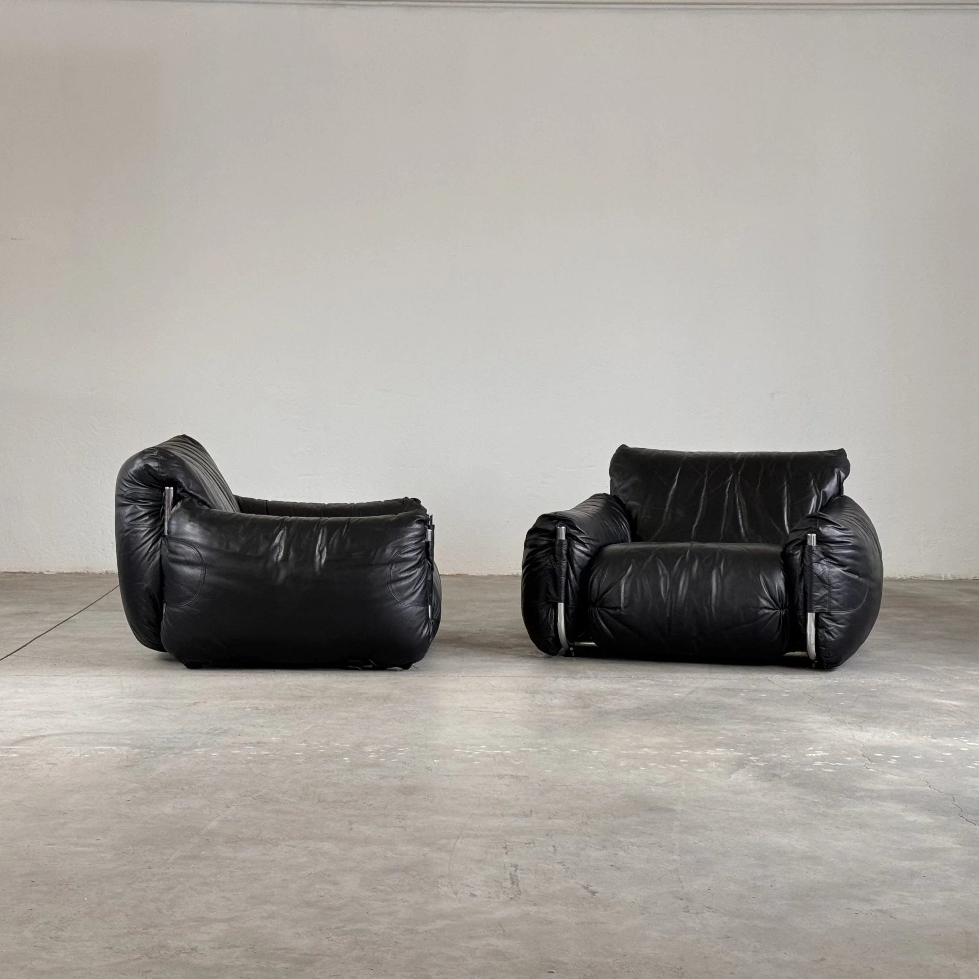 Pair_of_Mid-Century_Armchairs_by_Giuseppe_Munari_for_Poltrona_Munari,_1970s