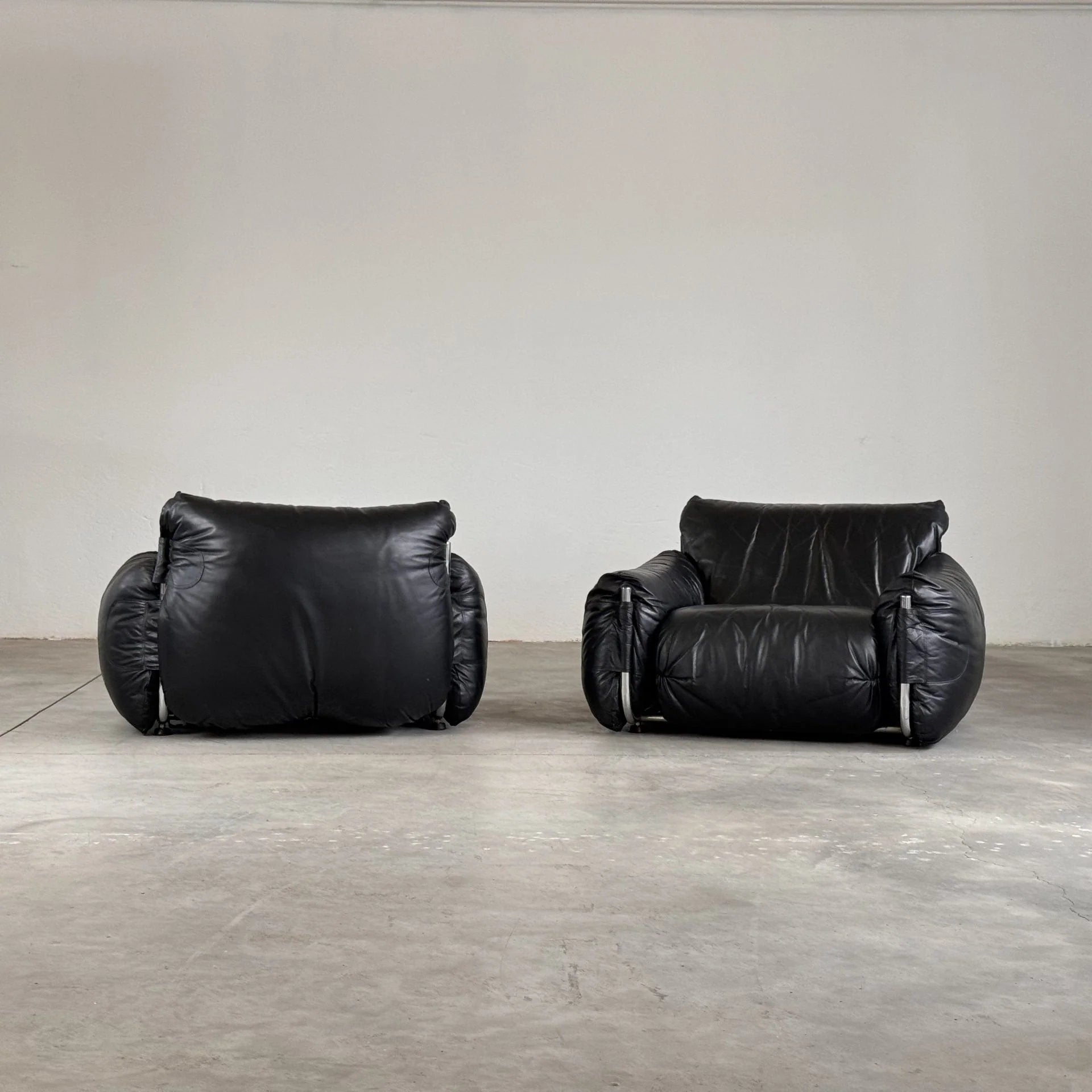 Pair_of_Mid-Century_Armchairs_by_Giuseppe_Munari_for_Poltrona_Munari,_1970s