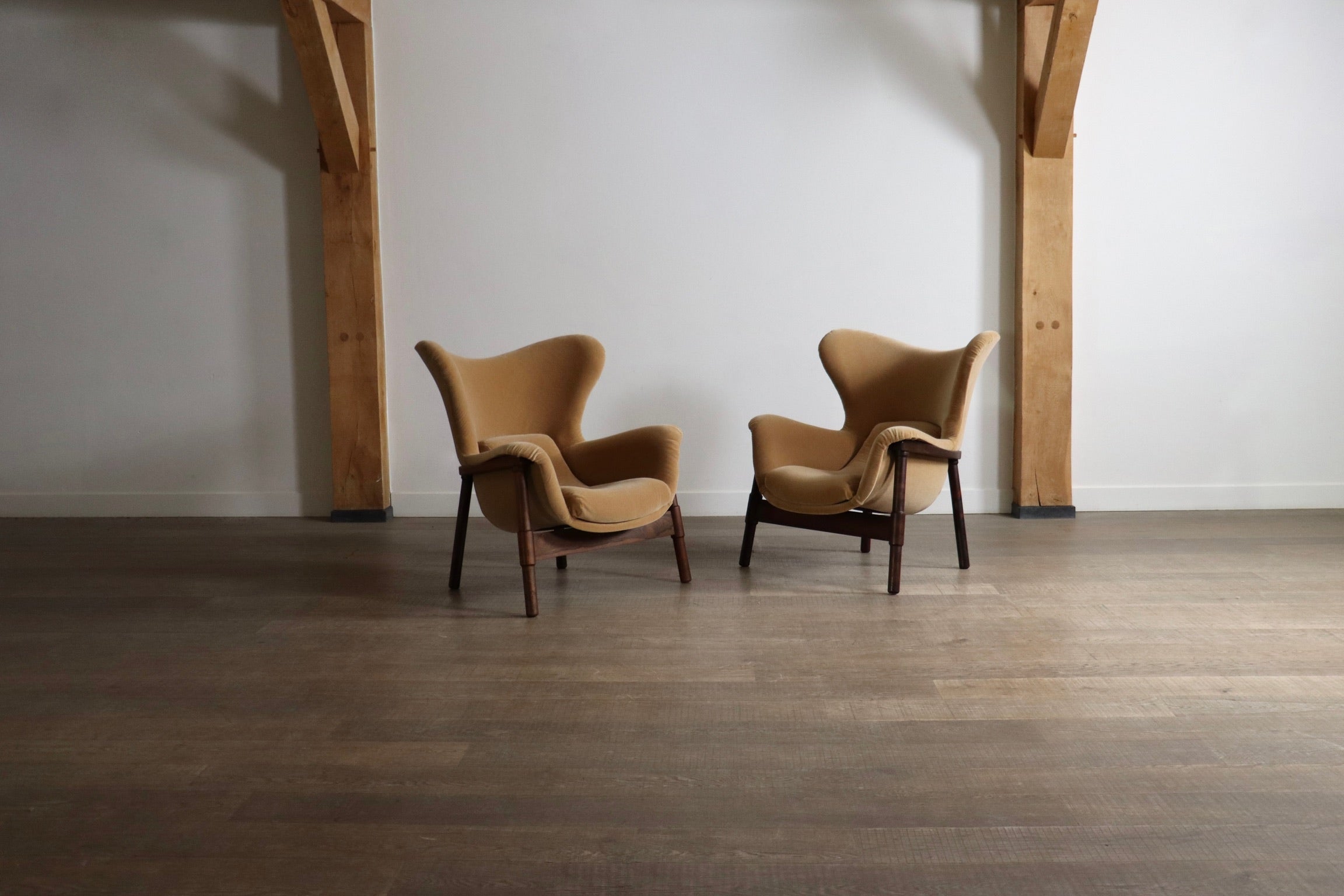 Set_of_2_Midcentury_Modern_Sculptural_Lounge_Chairs_In_Mohair_And_Wood,_Italy_1950s