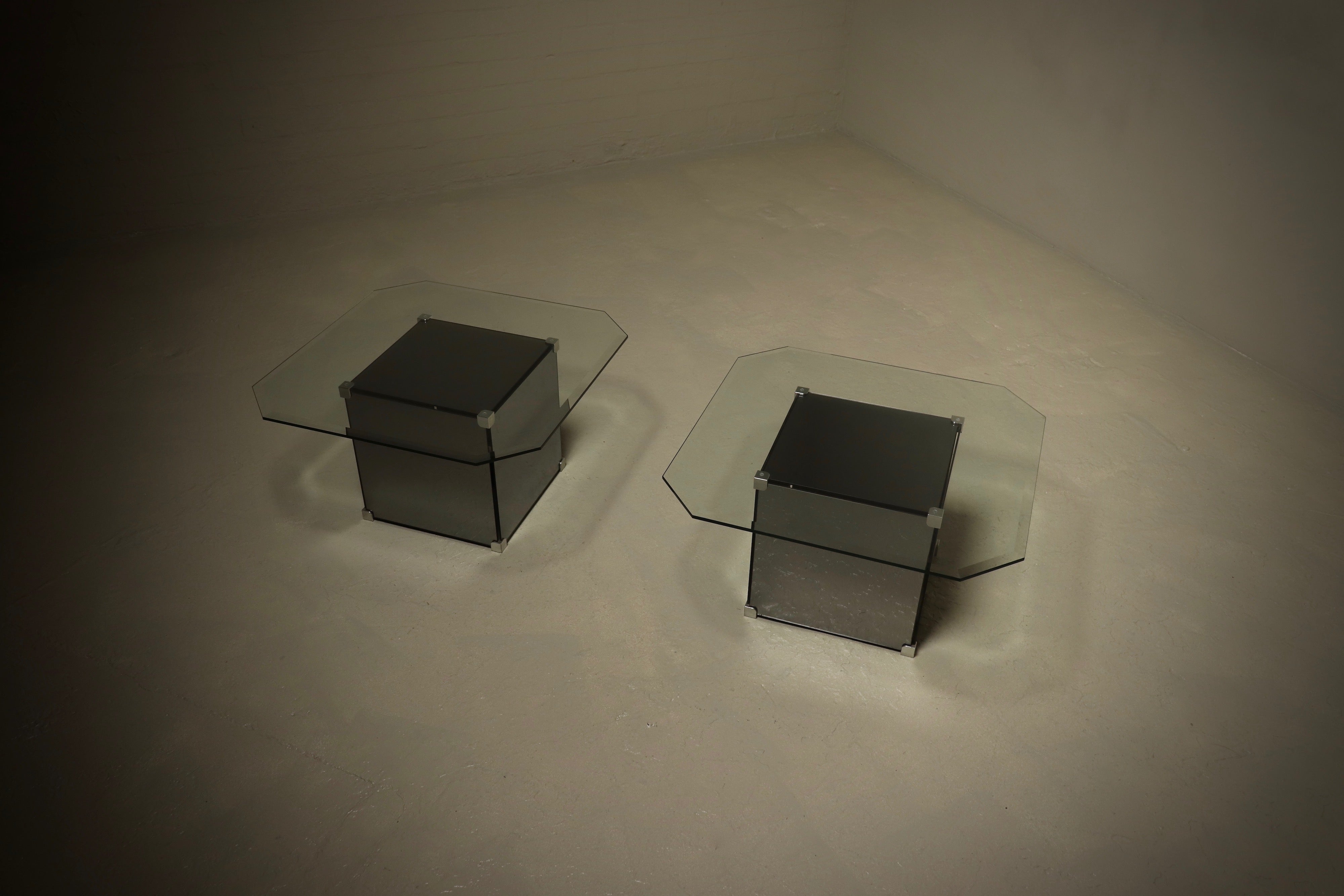 Set_of_2_Mirrored_Glass_Coffee_Tables_1980s