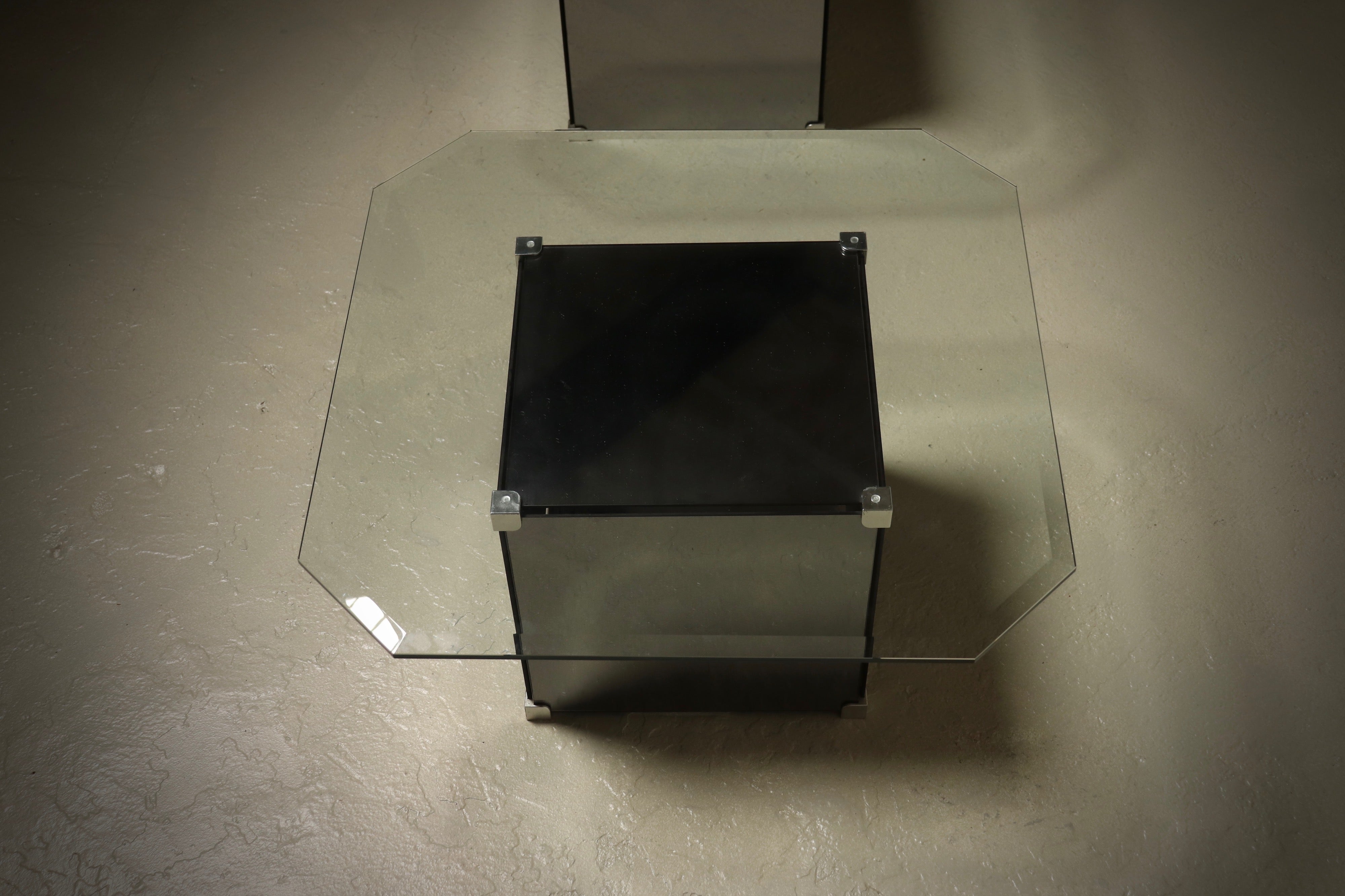 Set_of_2_Mirrored_Glass_Coffee_Tables_1980s