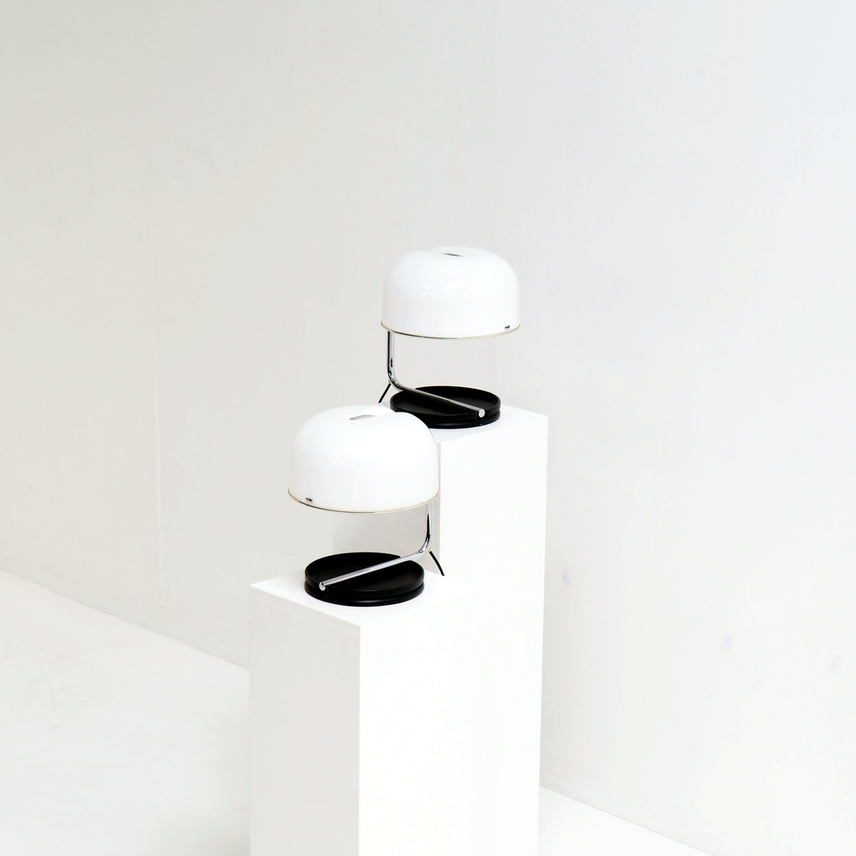 Set_of_2_Molin_Space_Age_Table_Lamps_with_Chrome_Arms,_Italy_1970s