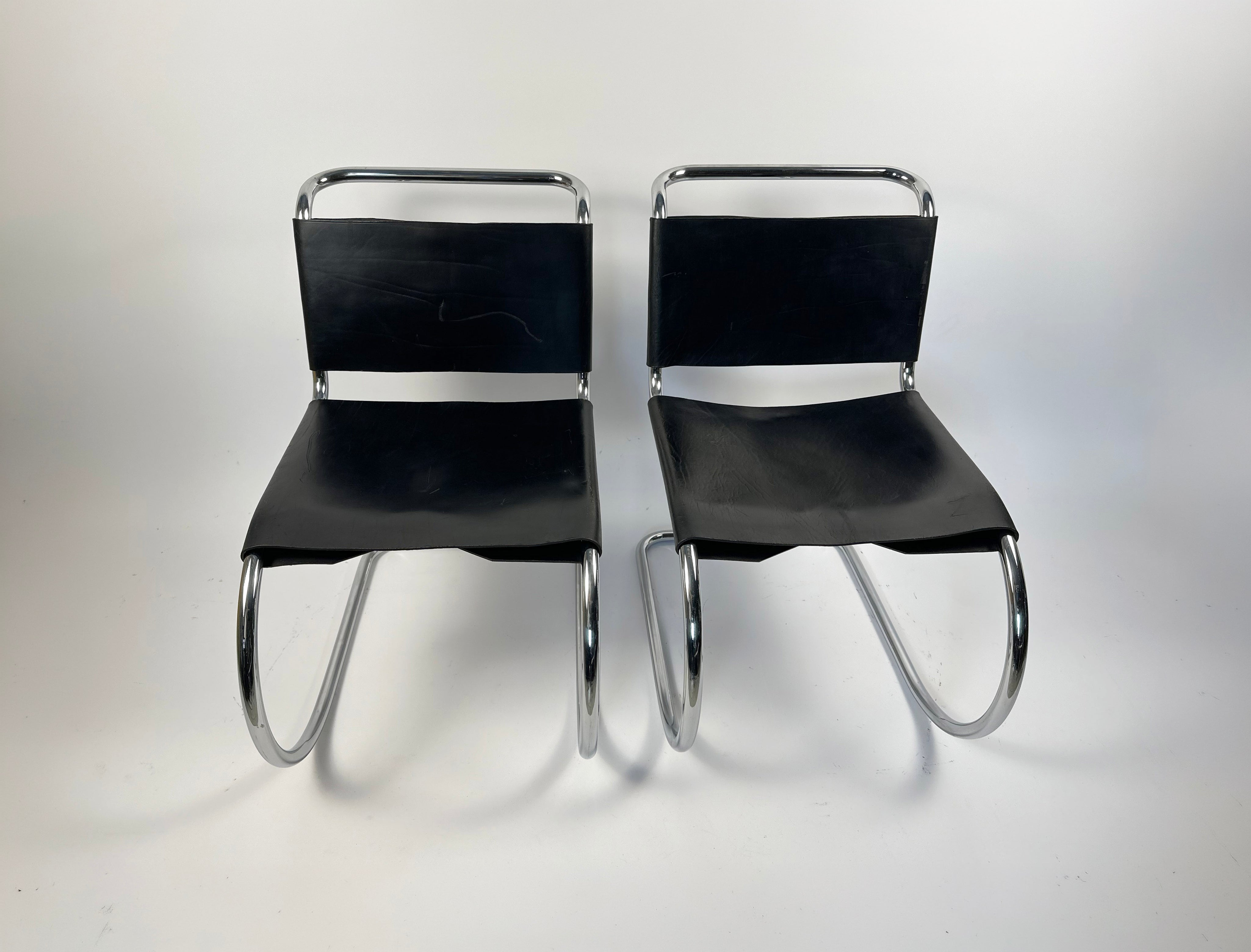 Set_of_2_MR10_Cantilever_Chairs_by_Ludwig_Mies_van_der_Rohe_for_Knoll,_Bauhaus_Chrome_and_Black_Leather