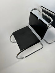 Set_of_2_MR10_Cantilever_Chairs_by_Ludwig_Mies_van_der_Rohe_for_Knoll,_Bauhaus_Chrome_and_Black_Leather