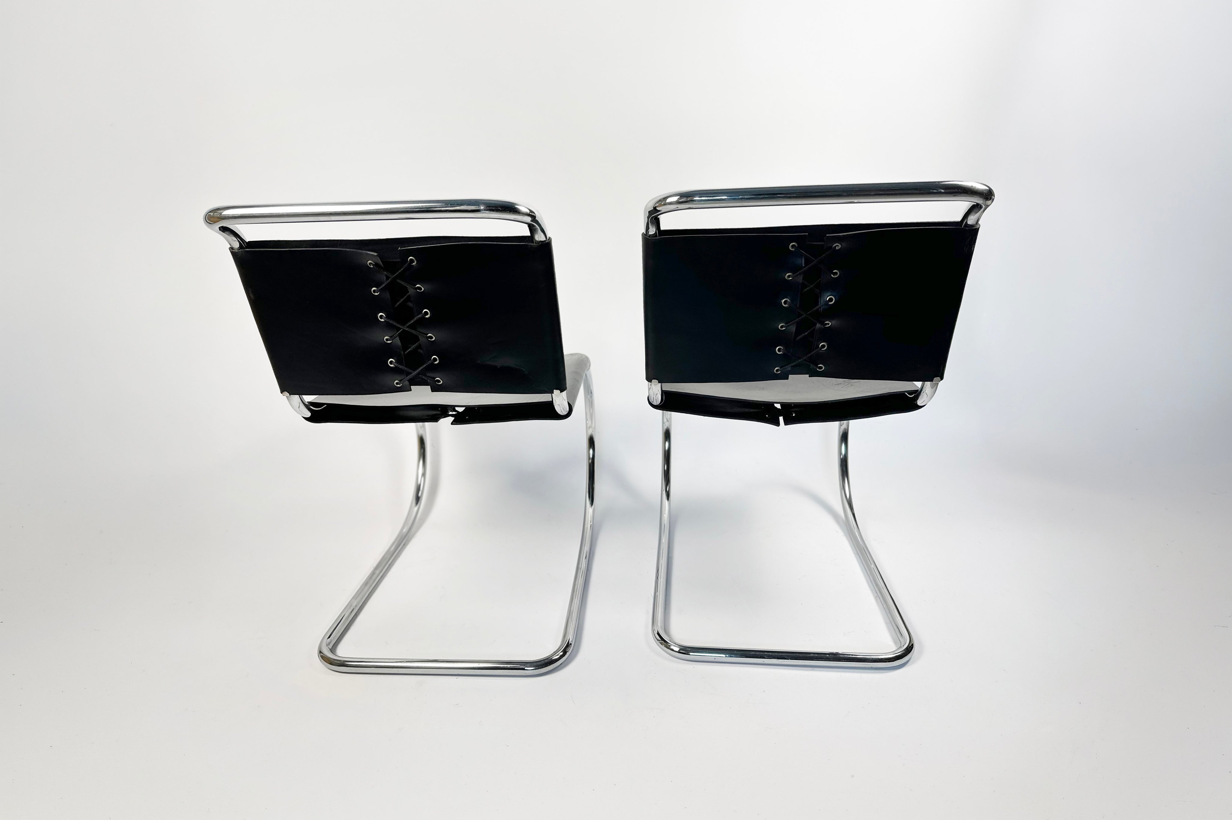 Set_of_2_MR10_Cantilever_Chairs_by_Ludwig_Mies_van_der_Rohe_for_Knoll,_Bauhaus_Chrome_and_Black_Leather