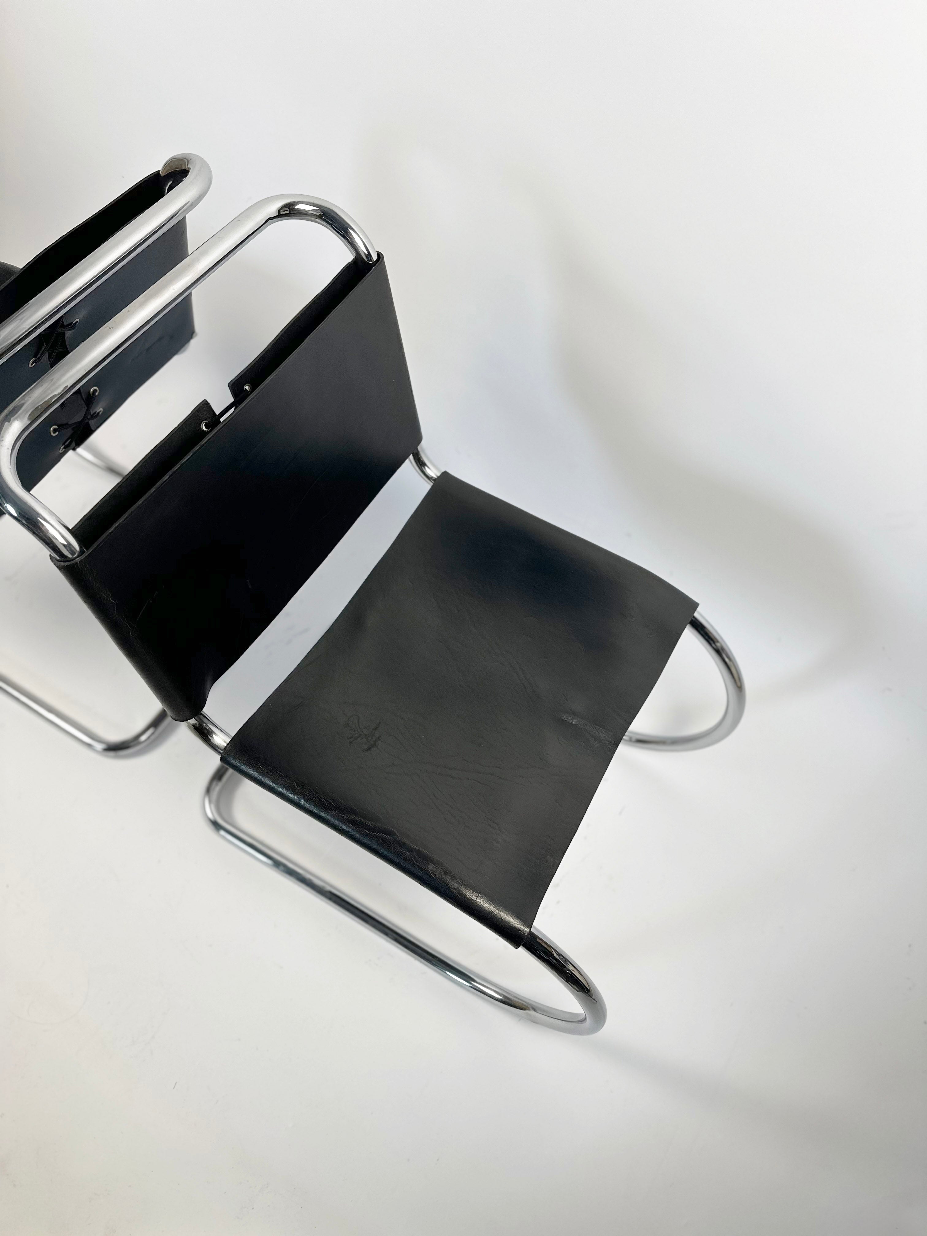 Set_of_2_MR10_Cantilever_Chairs_by_Ludwig_Mies_van_der_Rohe_for_Knoll,_Bauhaus_Chrome_and_Black_Leather