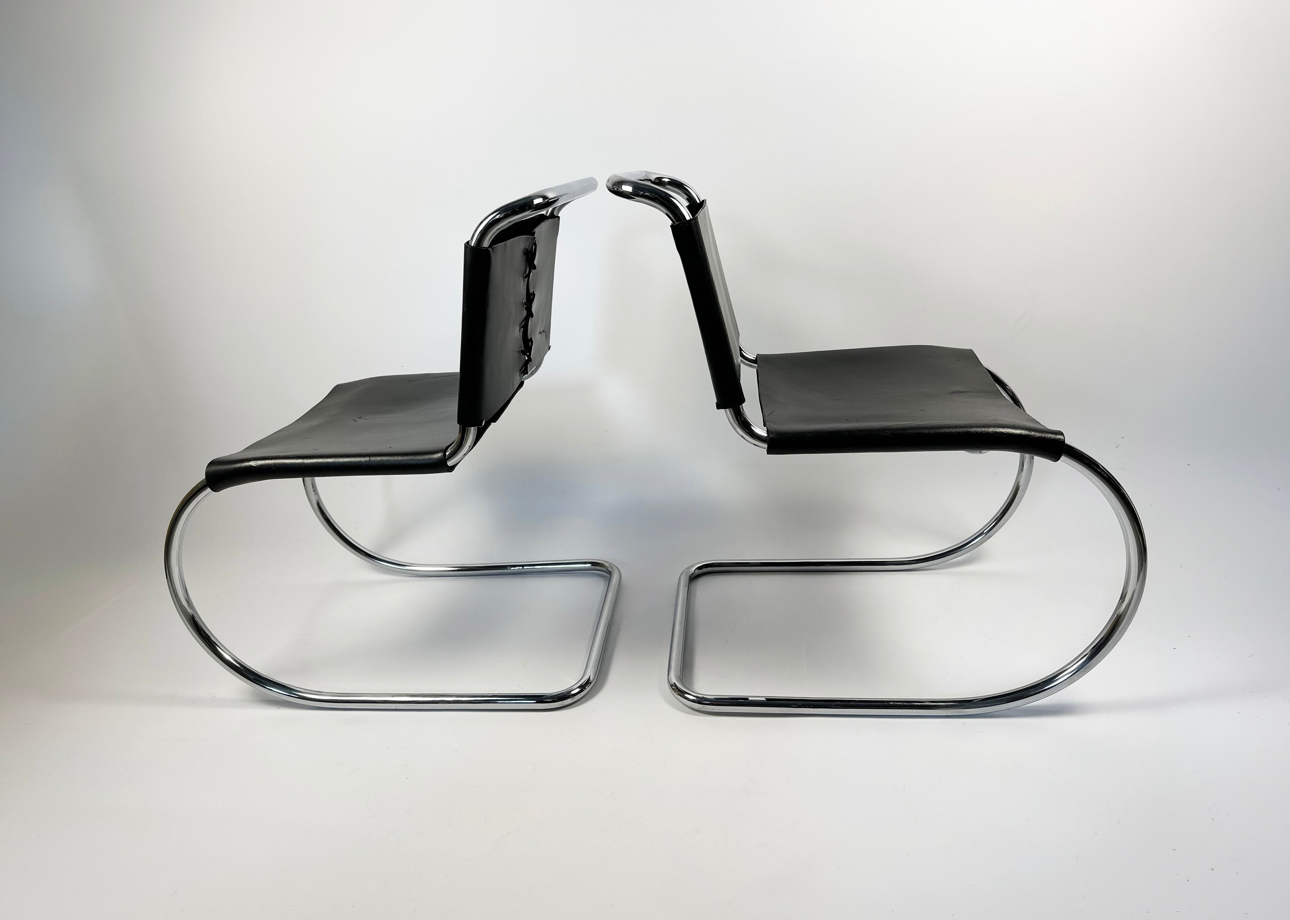 Set_of_2_MR10_Cantilever_Chairs_by_Ludwig_Mies_van_der_Rohe_for_Knoll,_Bauhaus_Chrome_and_Black_Leather