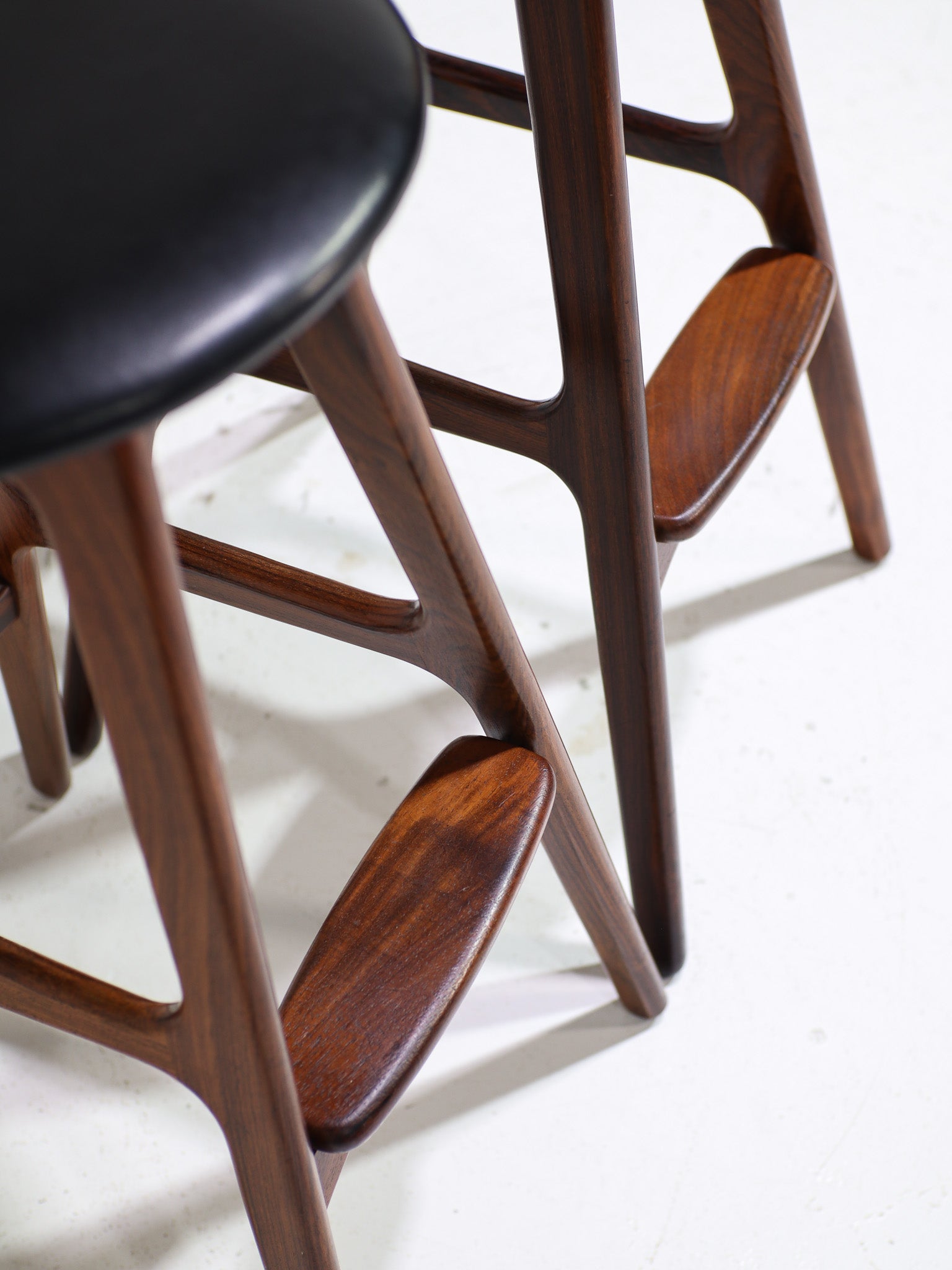 Set_of_2_OD-61_Bar_Stools_by_Erik_Buch_for_Oddense_Maskinsnedkeri,_Rosewood,_Denmark,_1960s