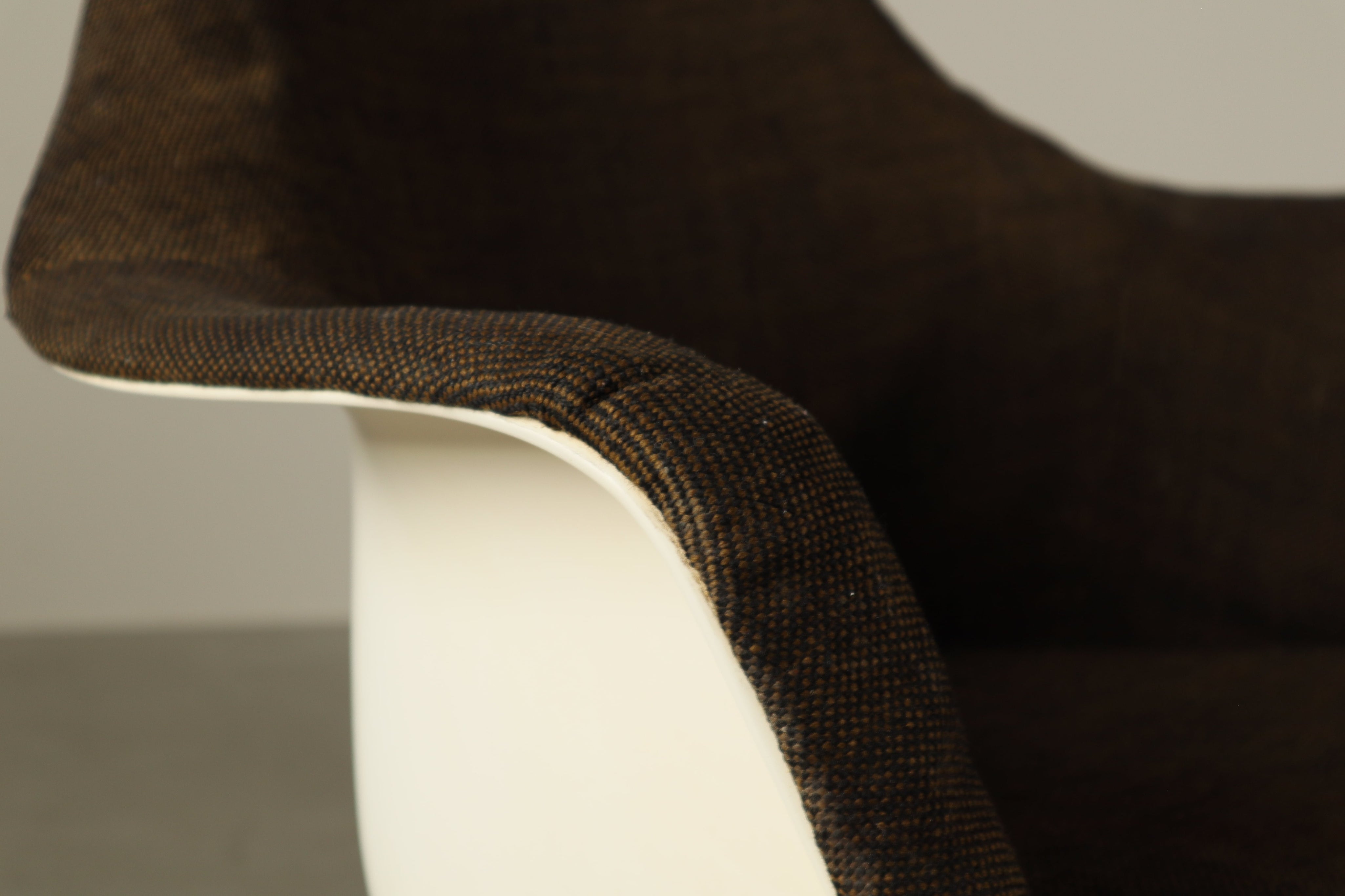 Set_of_2_original_Tulip_armchairs_by_Eero_Saarinen_for_Knoll_International,_1960s