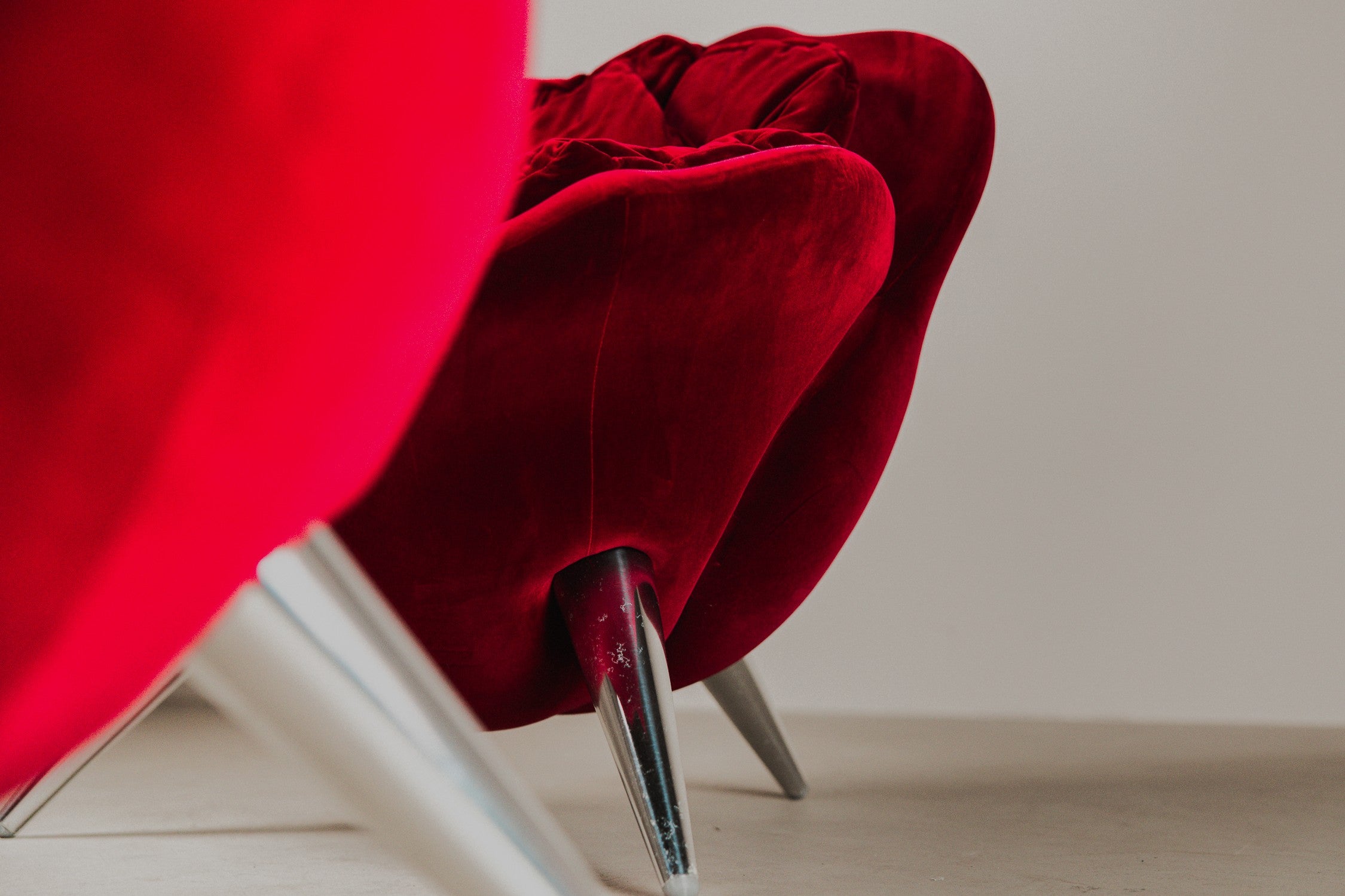 Set_of_2_Rose_Lounge_Chairs_by_Masanori_Umeda_for_Edra_in_Red_Velvet,_Italy_1990