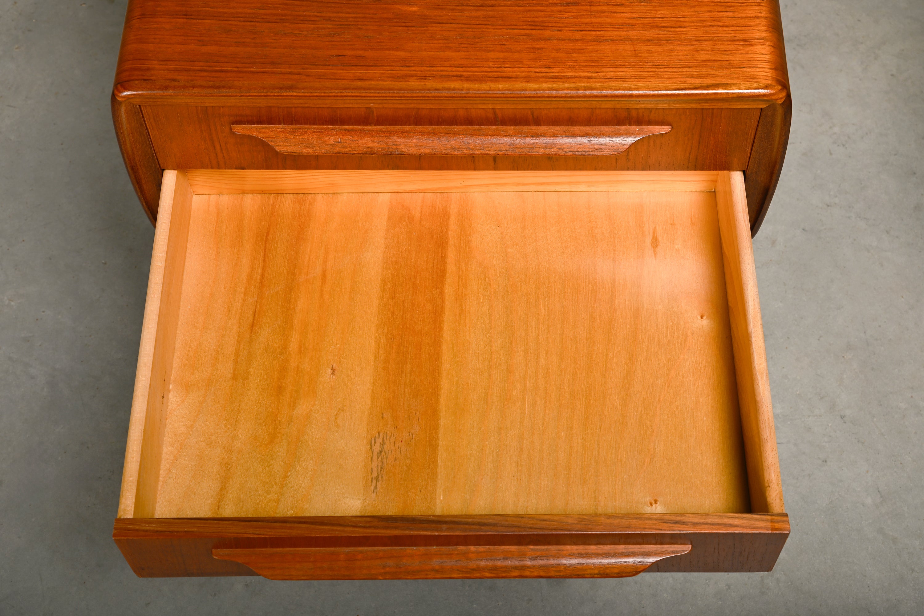 Set_of_2_Nightstands_by_Johannes_Andersen_for_CFC_Silkeborg,_Teak_&_Oak,_Denmark_1960s