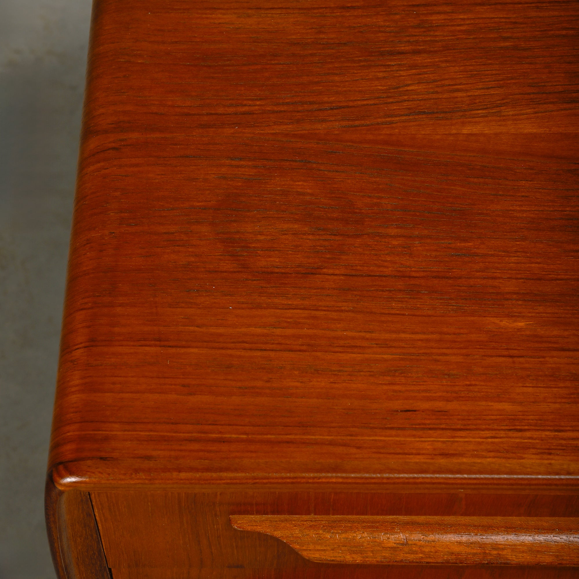 Set_of_2_Nightstands_by_Johannes_Andersen_for_CFC_Silkeborg,_Teak_&_Oak,_Denmark_1960s