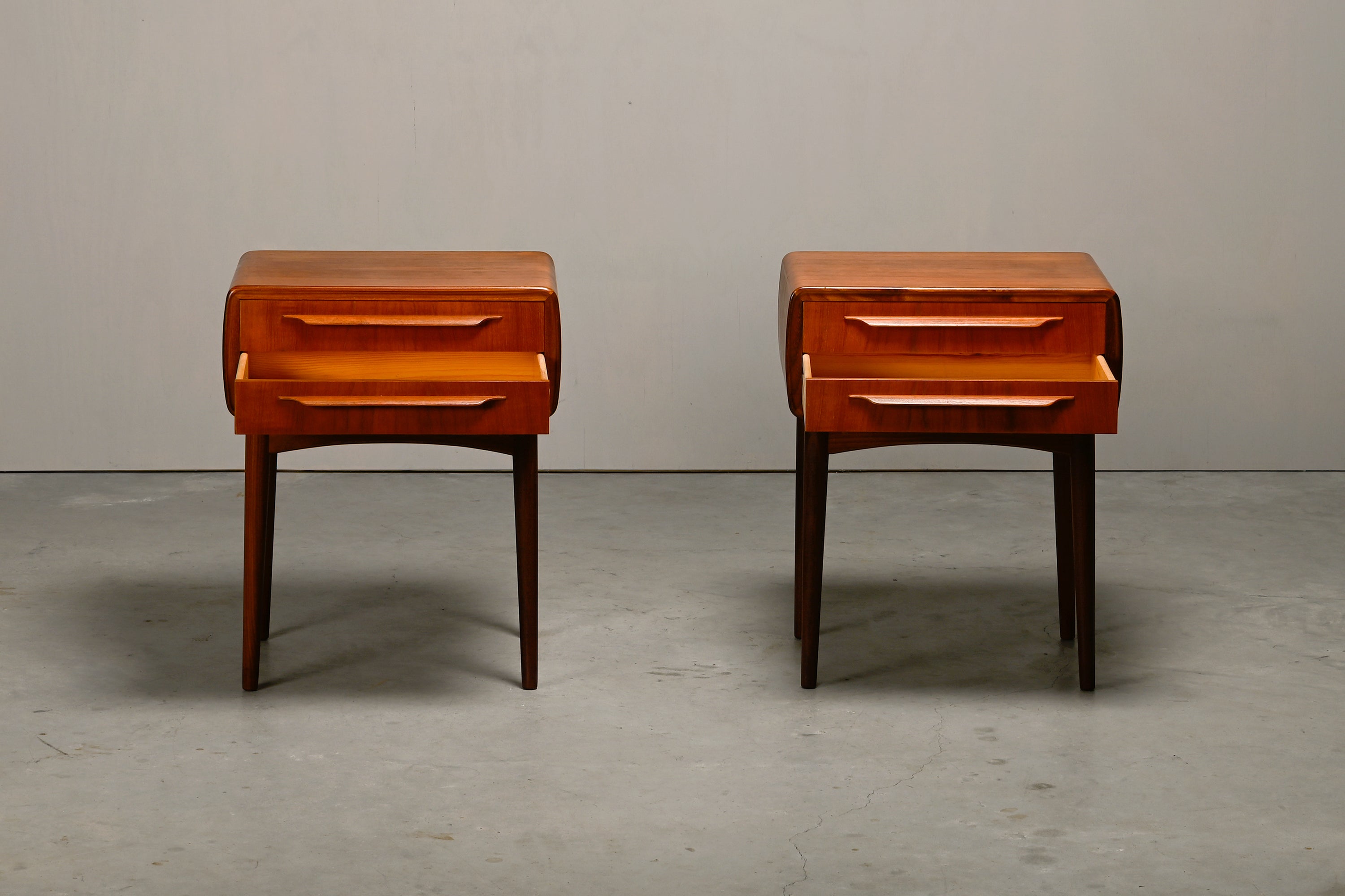 Set_of_2_Nightstands_by_Johannes_Andersen_for_CFC_Silkeborg,_Teak_&_Oak,_Denmark_1960s