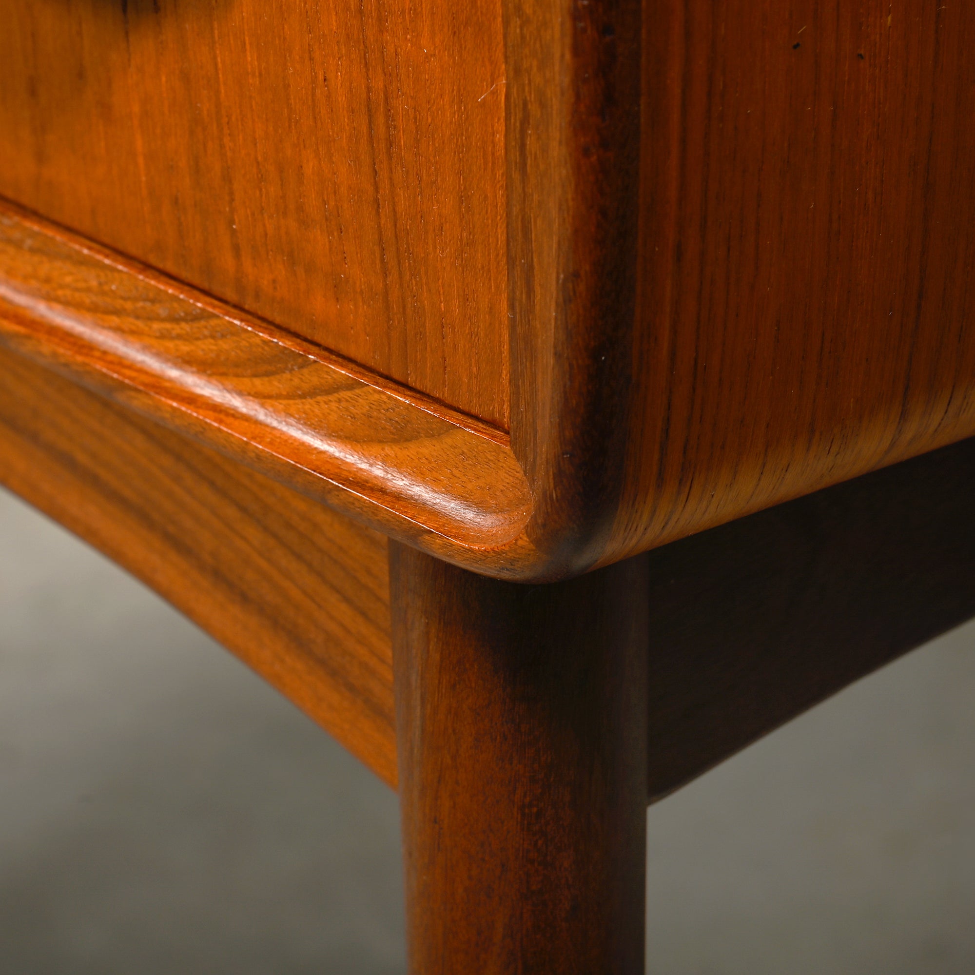 Set_of_2_Nightstands_by_Johannes_Andersen_for_CFC_Silkeborg,_Teak_&_Oak,_Denmark_1960s