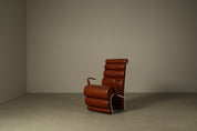 Set_of_2__Sculptural_Armchairs_in_Cognac_Leather_and_White_Lacquered_Metal,_1970s