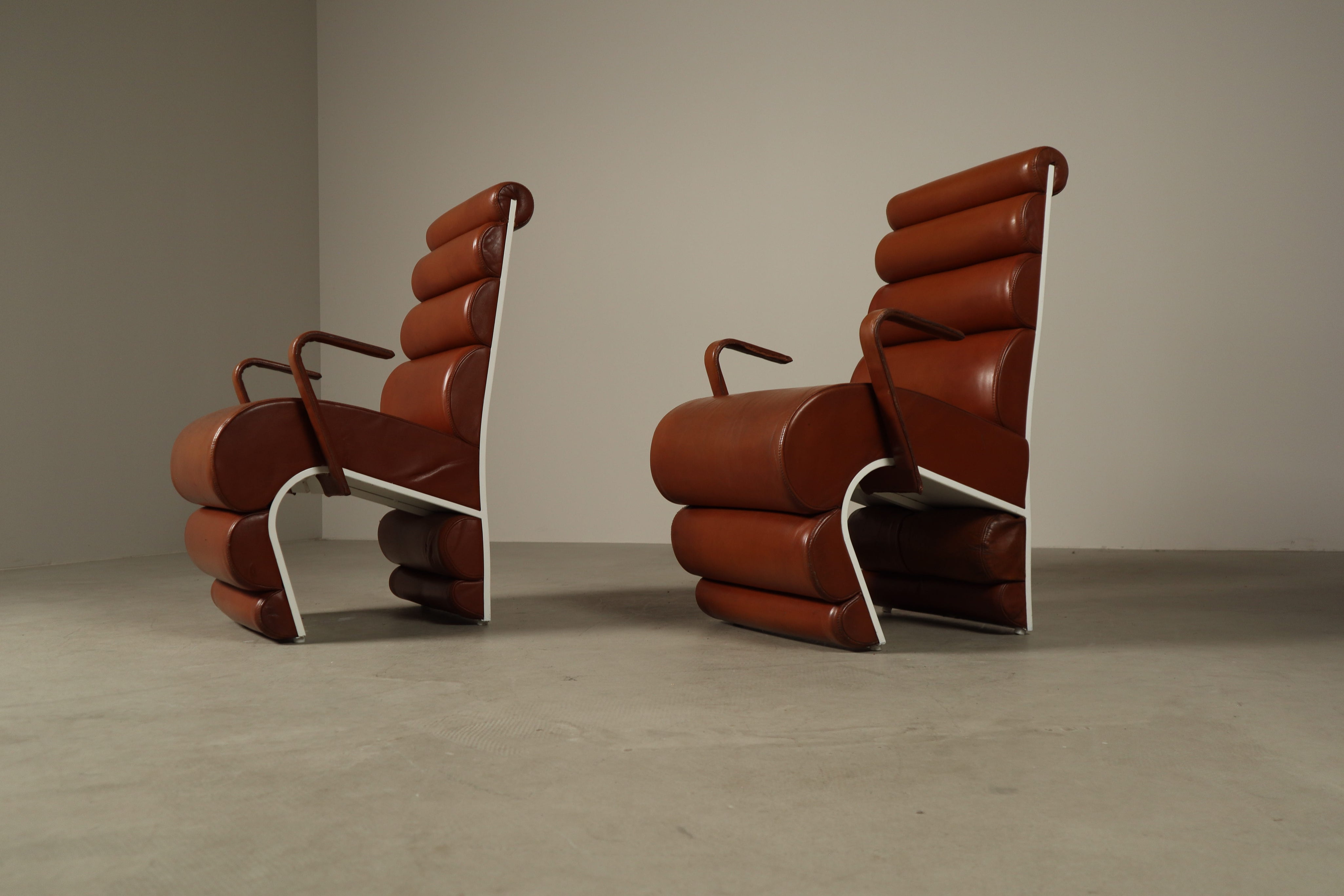 Set_of_2__Sculptural_Armchairs_in_Cognac_Leather_and_White_Lacquered_Metal,_1970s