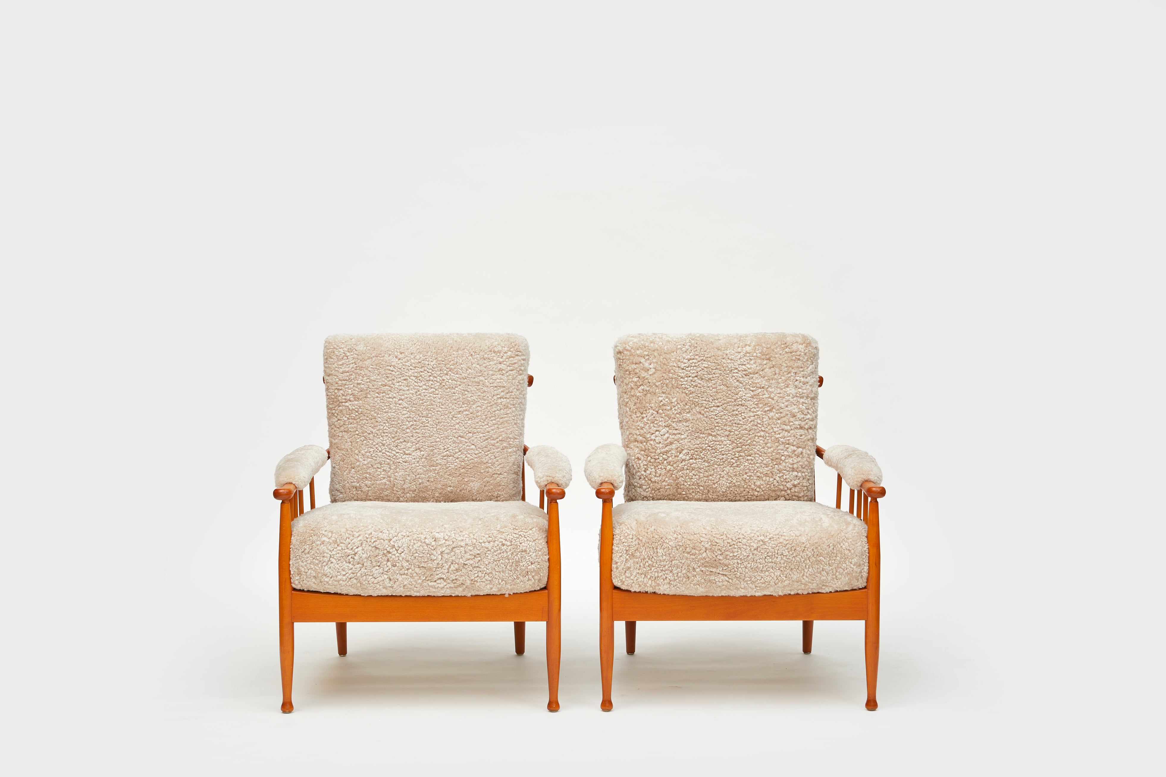 Set_of_2_Kerstin_Hörlin-Holmquist_Skrindan_Armchairs