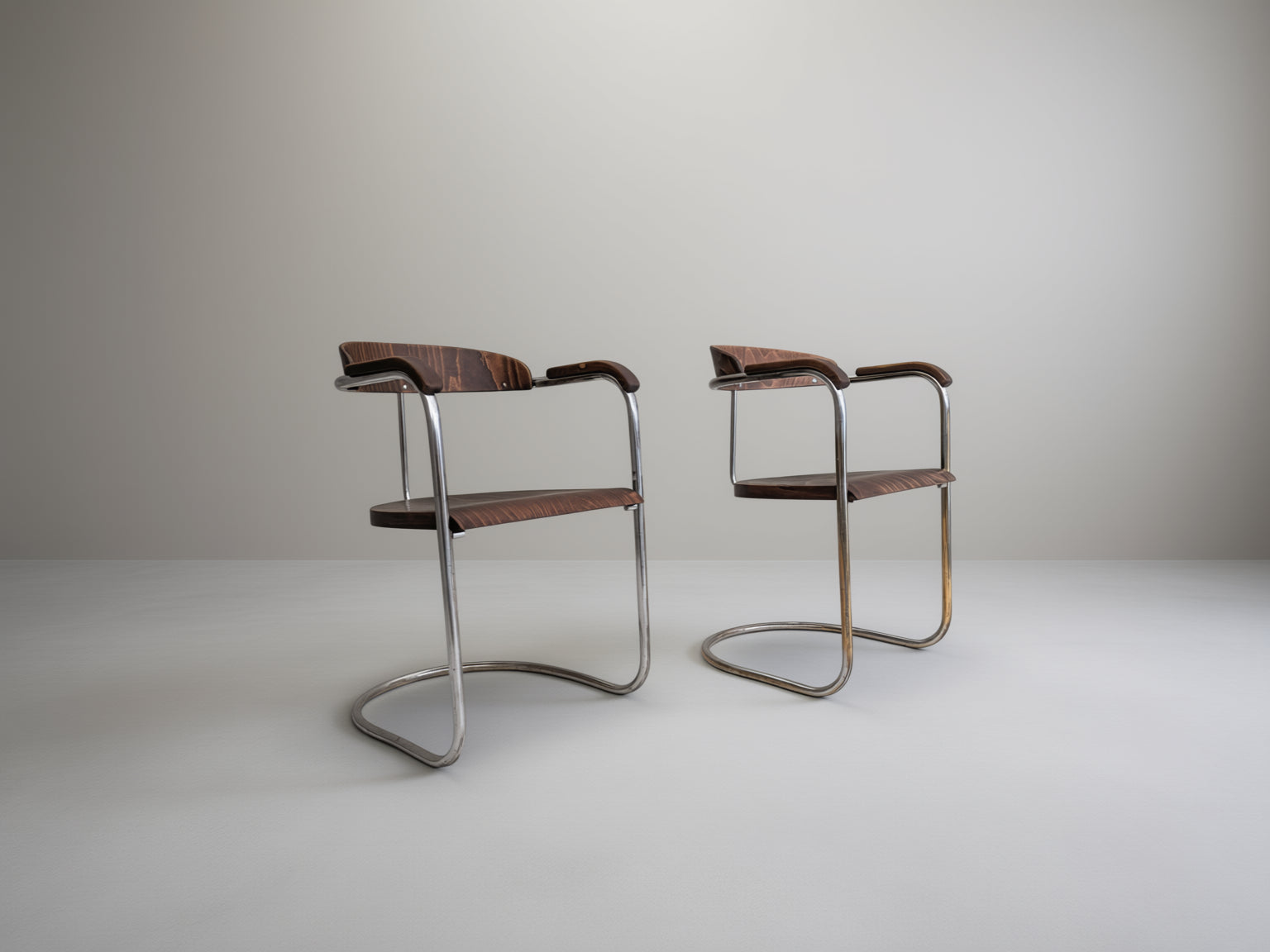 Pair_of_SS_33_Cantilever_Armchairs_by_Hans_&_Wassili_Luckhardt,_1930s
